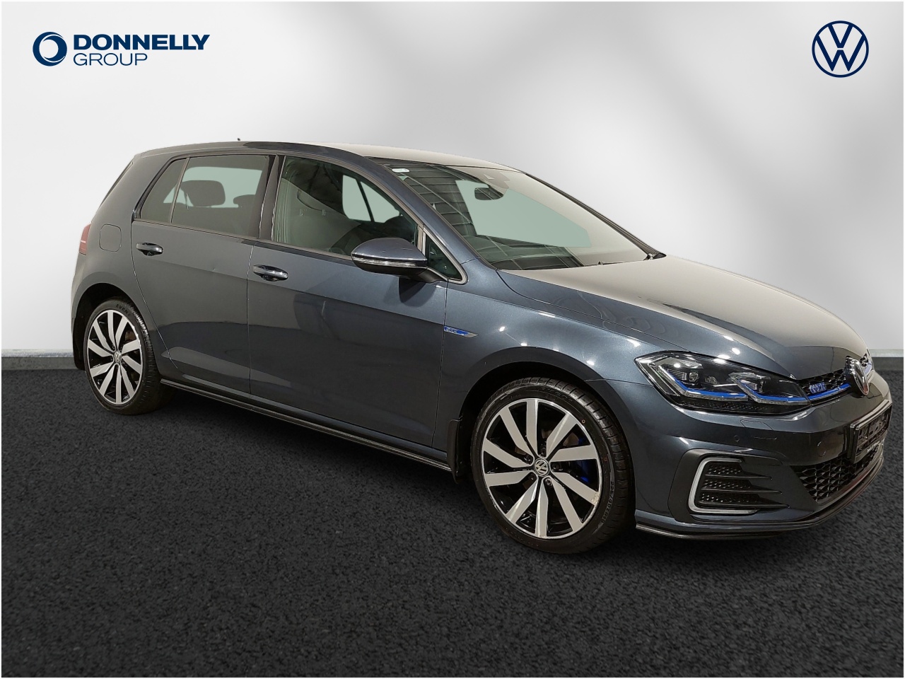 Main listing image - Volkswagen Golf GTE