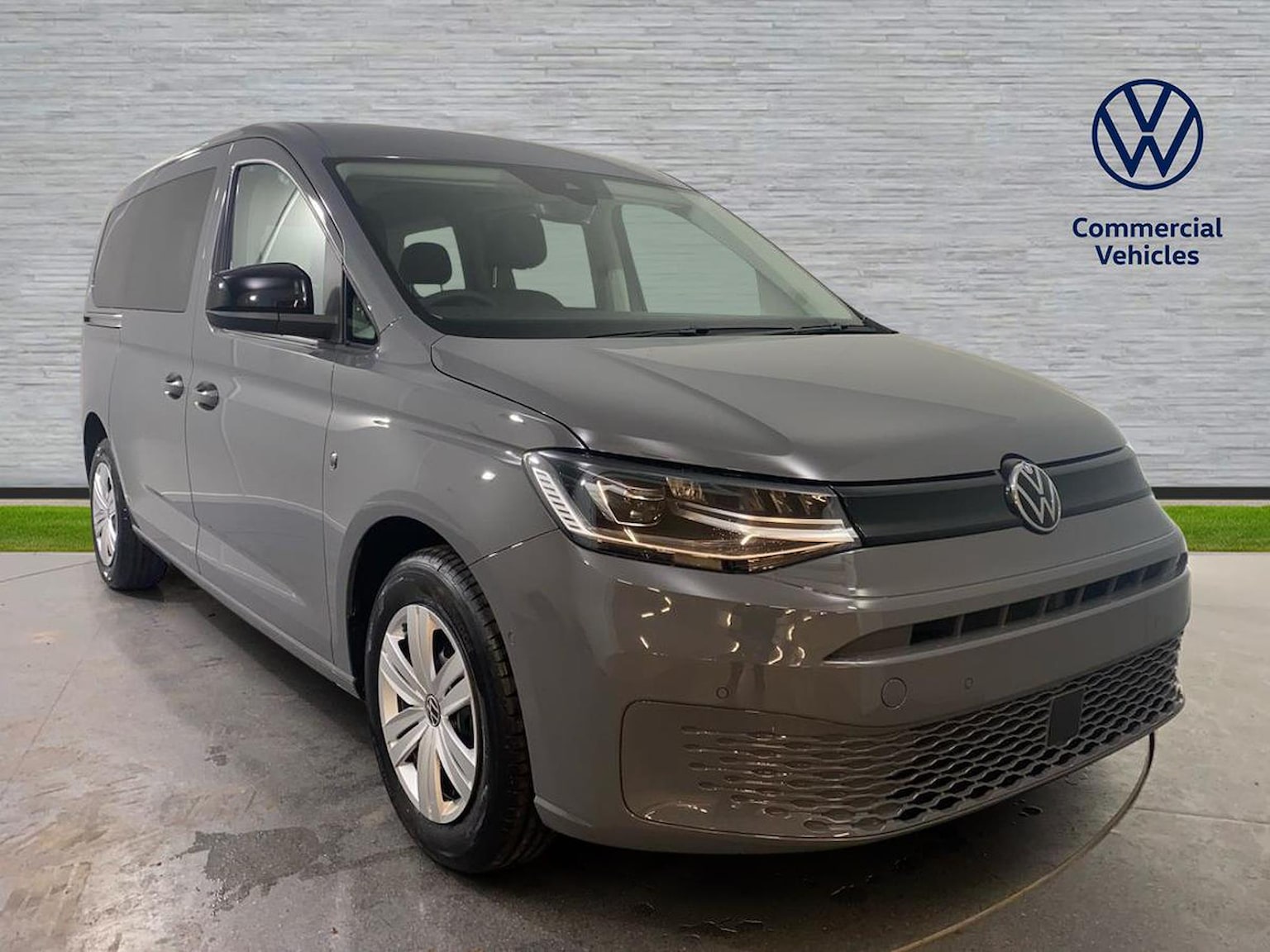 Main listing image - Volkswagen Caddy Maxi