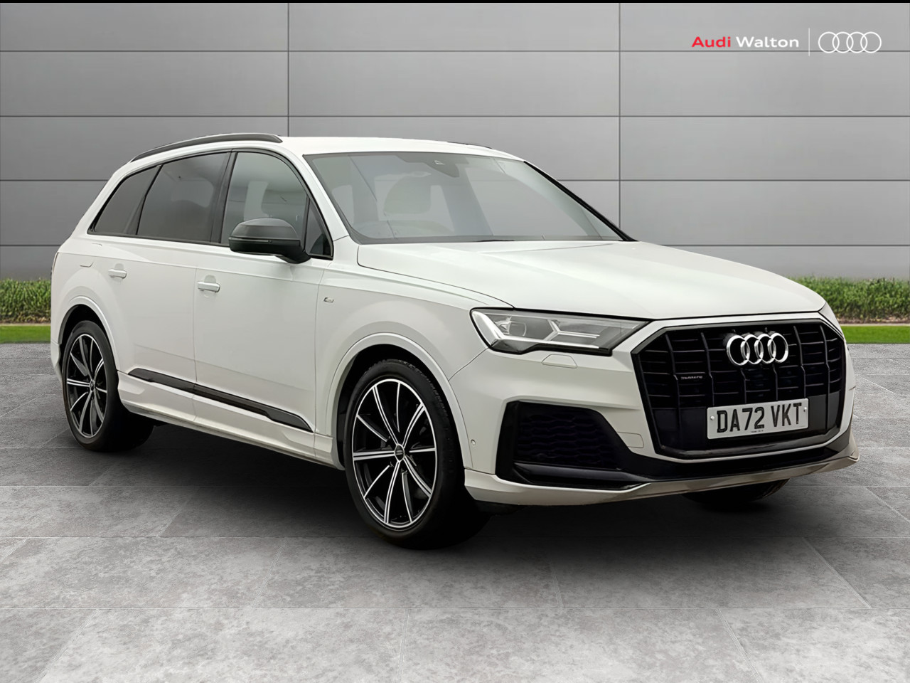 Main listing image - Audi Q7