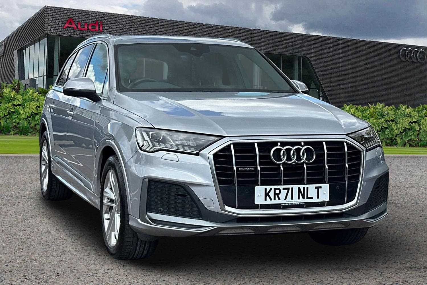 Main listing image - Audi Q7
