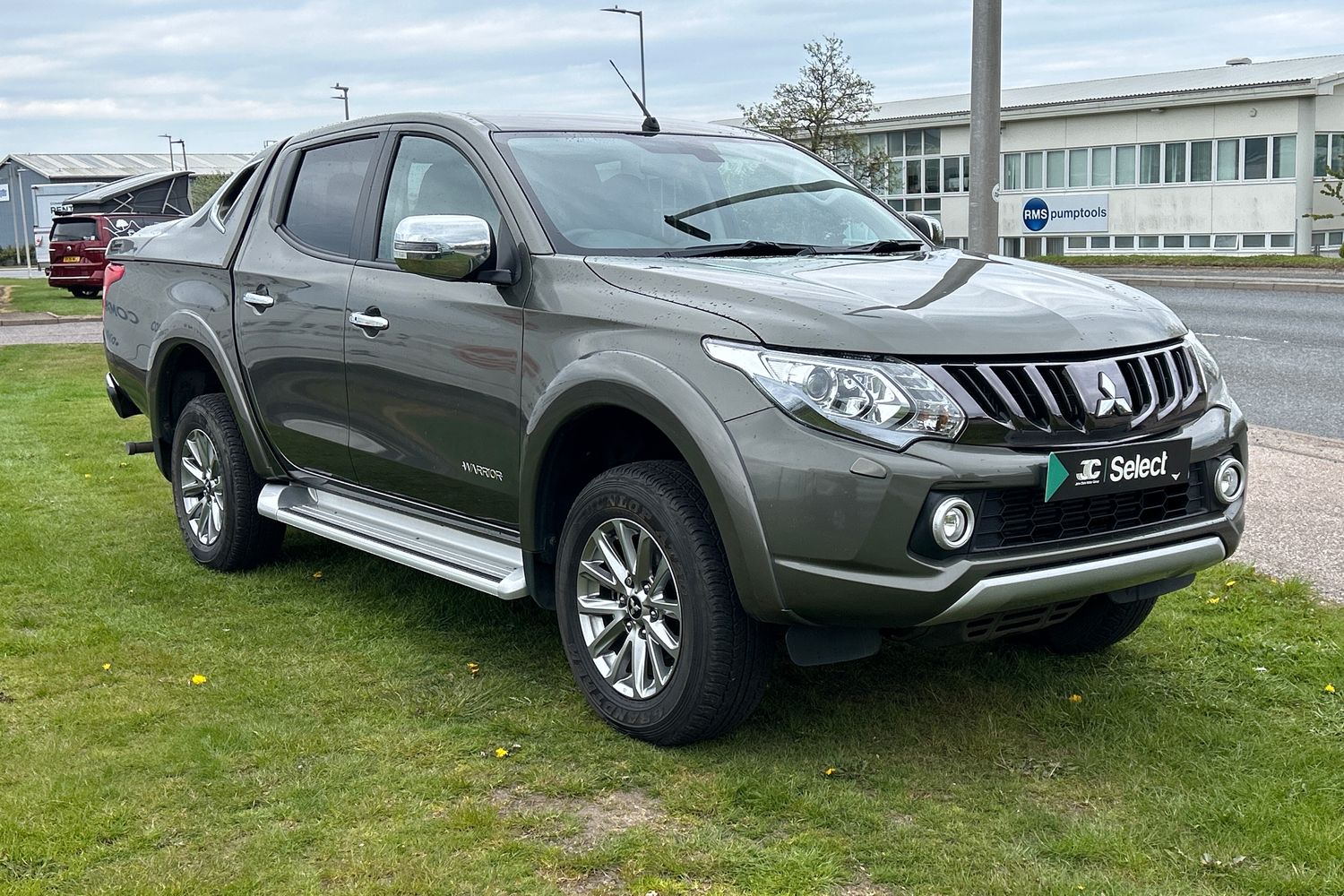 Main listing image - Mitsubishi L200