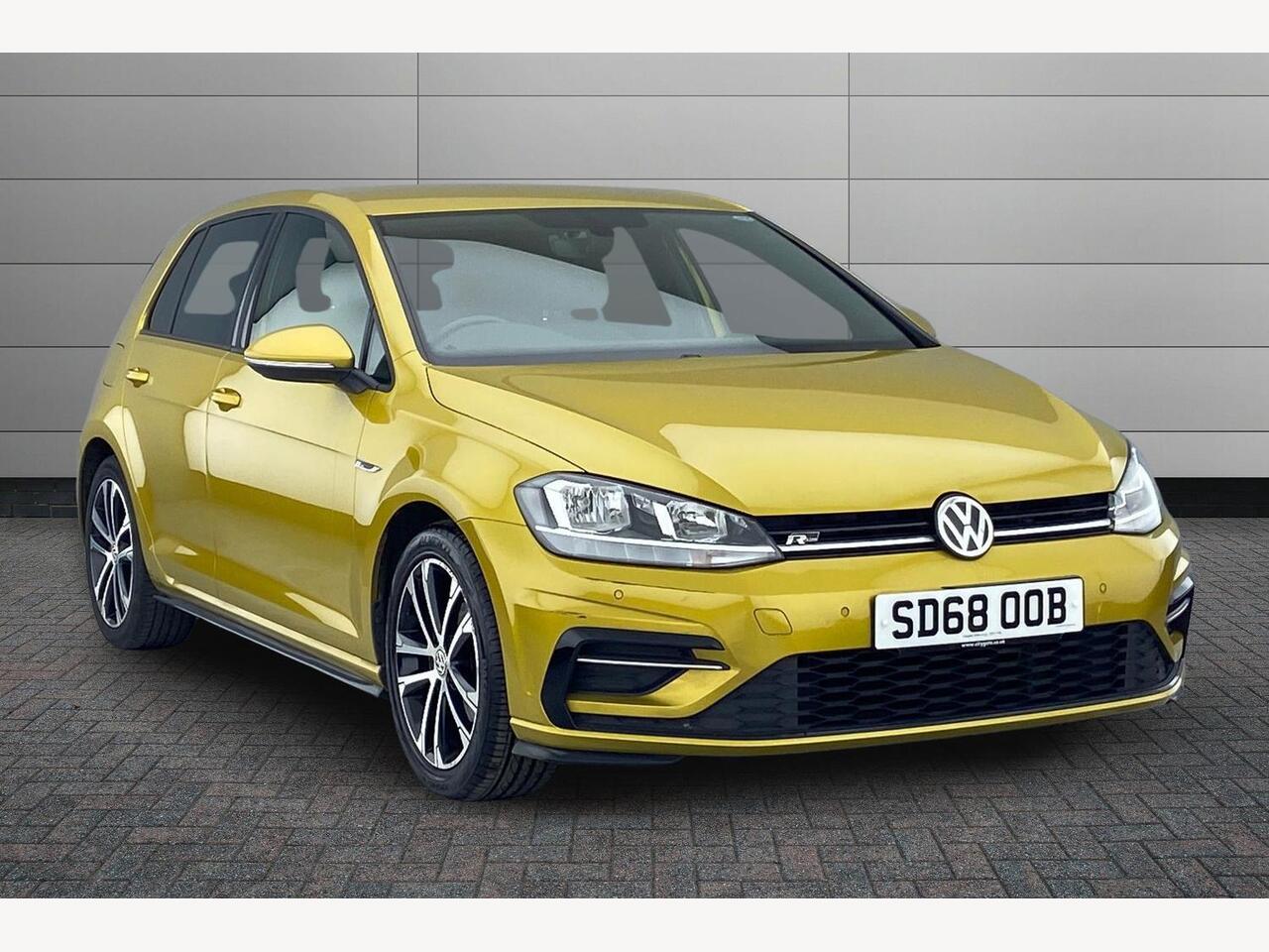 Main listing image - Volkswagen Golf