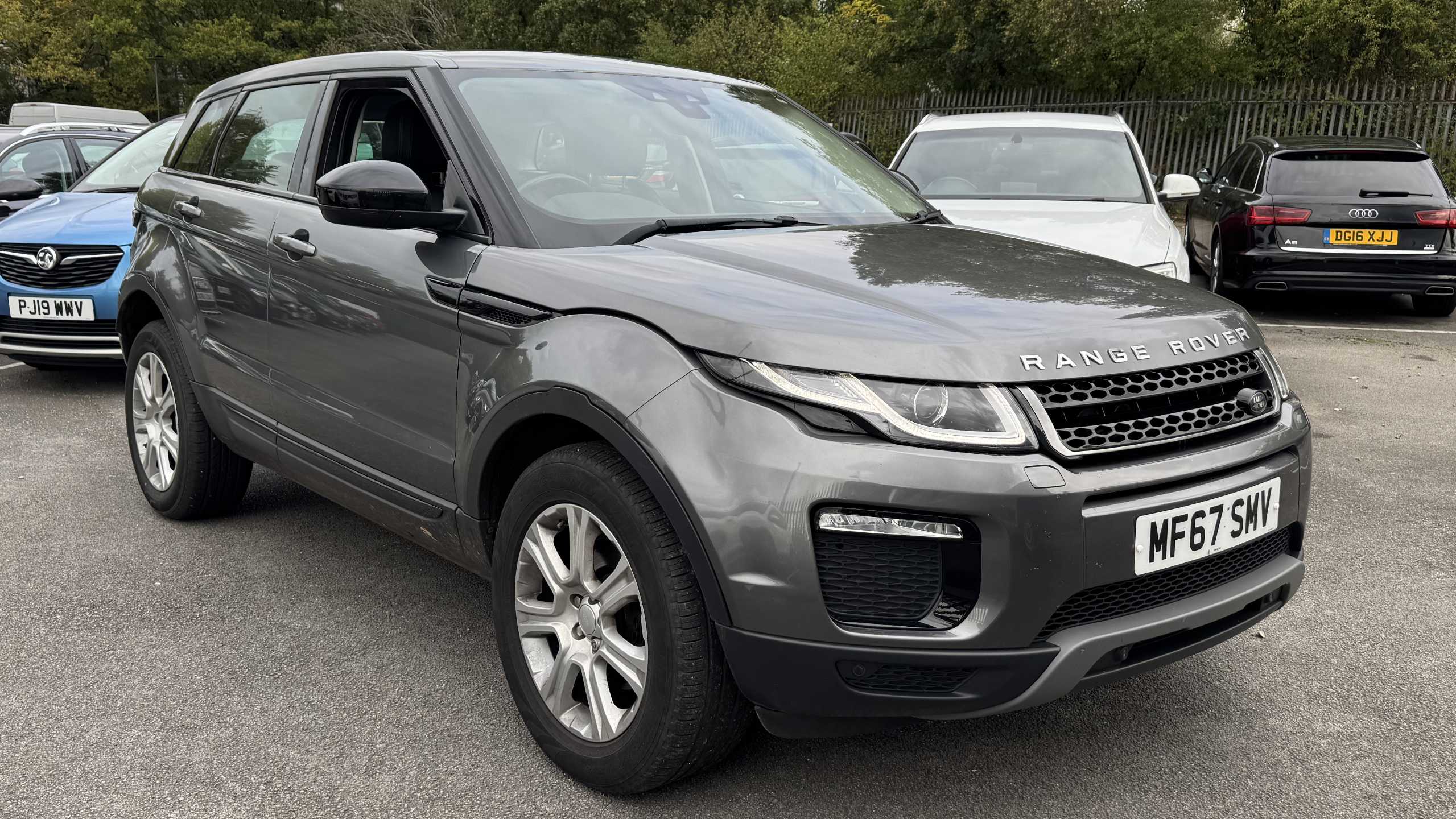 Main listing image - Land Rover Range Rover Evoque