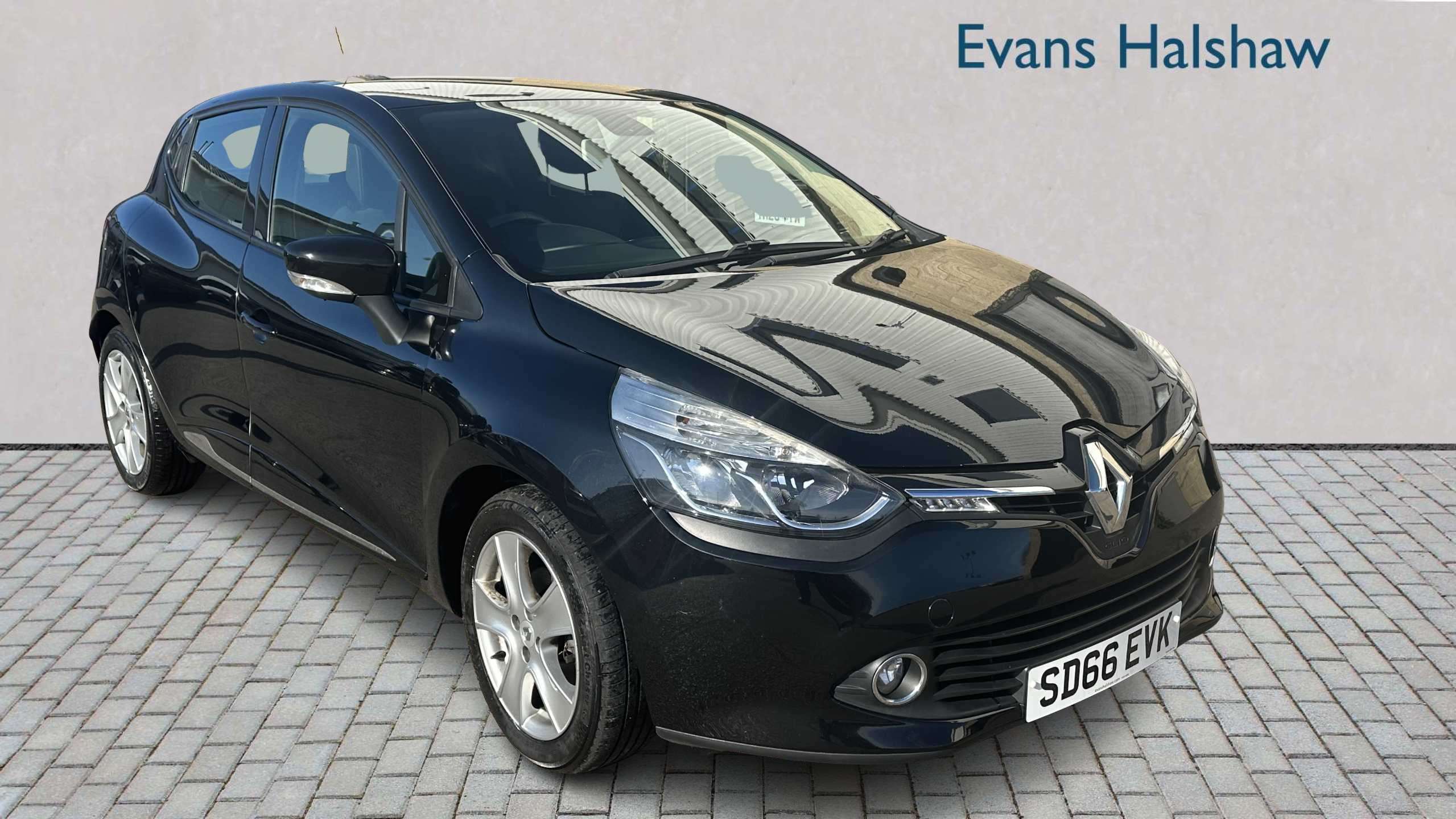 Main listing image - Renault Clio