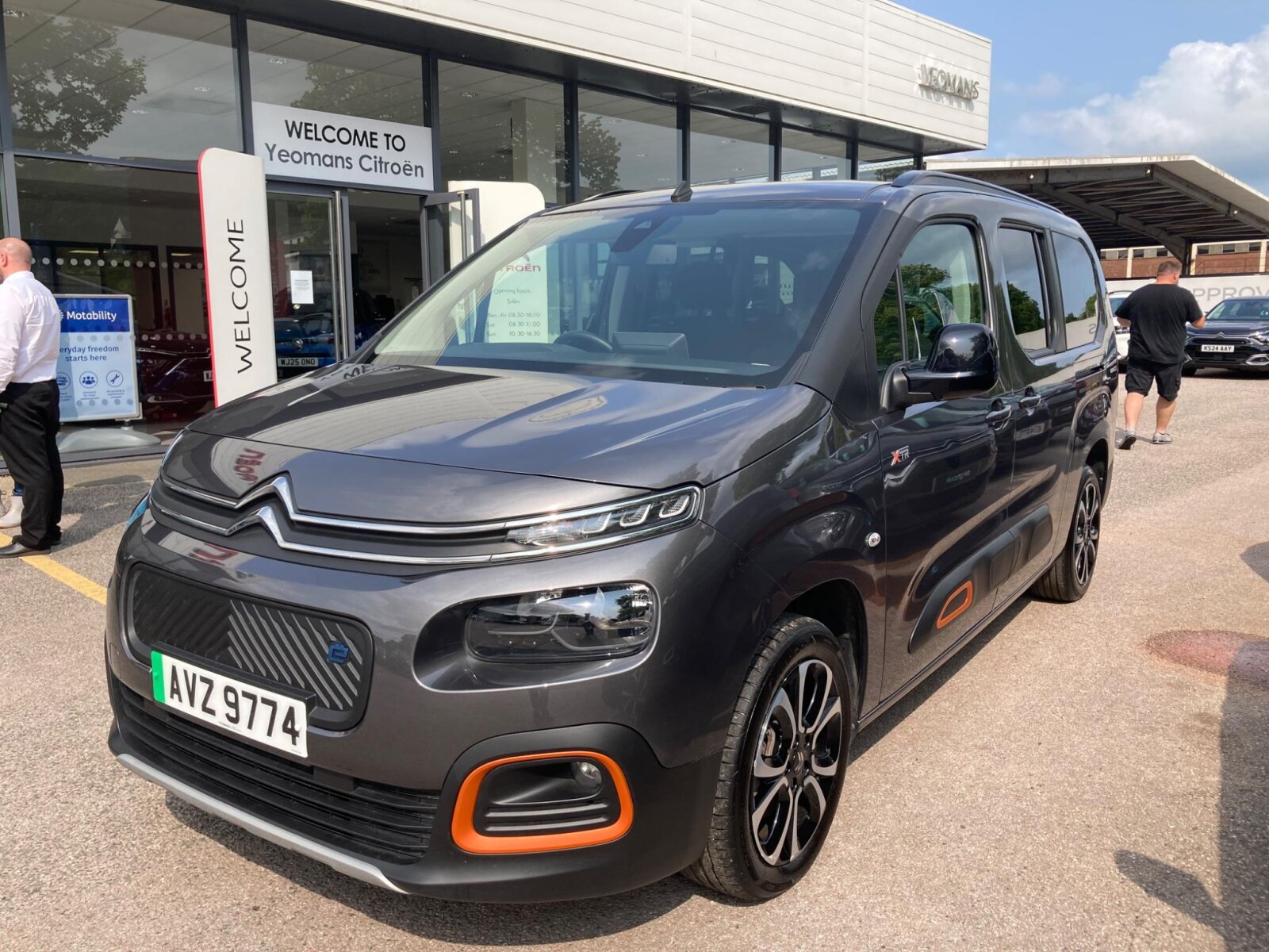 Main listing image - Citroen e-Berlingo