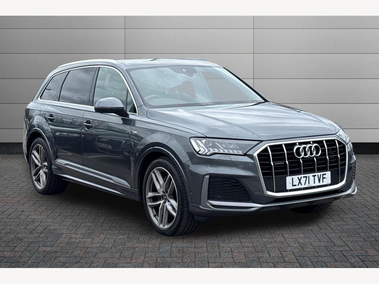 Main listing image - Audi Q7
