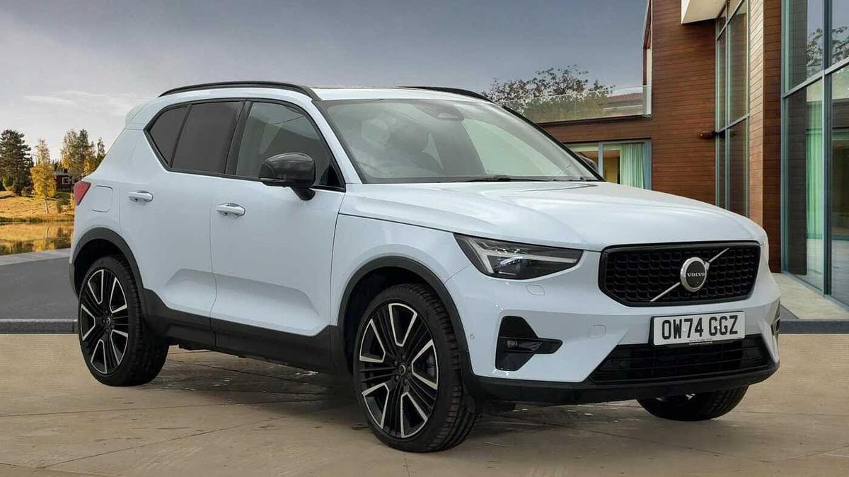 Main listing image - Volvo XC40