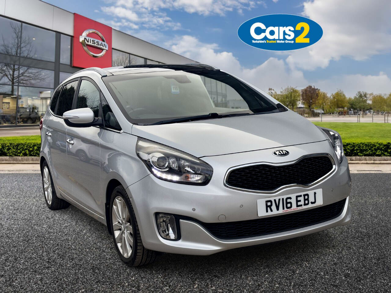 Main listing image - Kia Carens