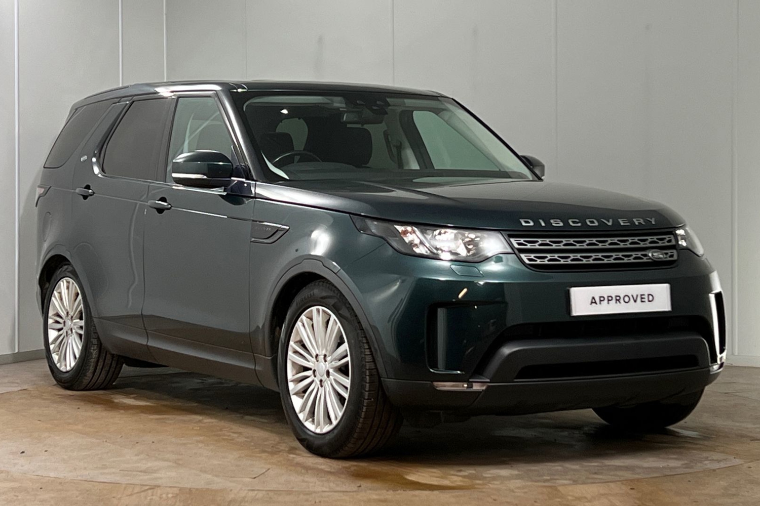 Main listing image - Land Rover Discovery