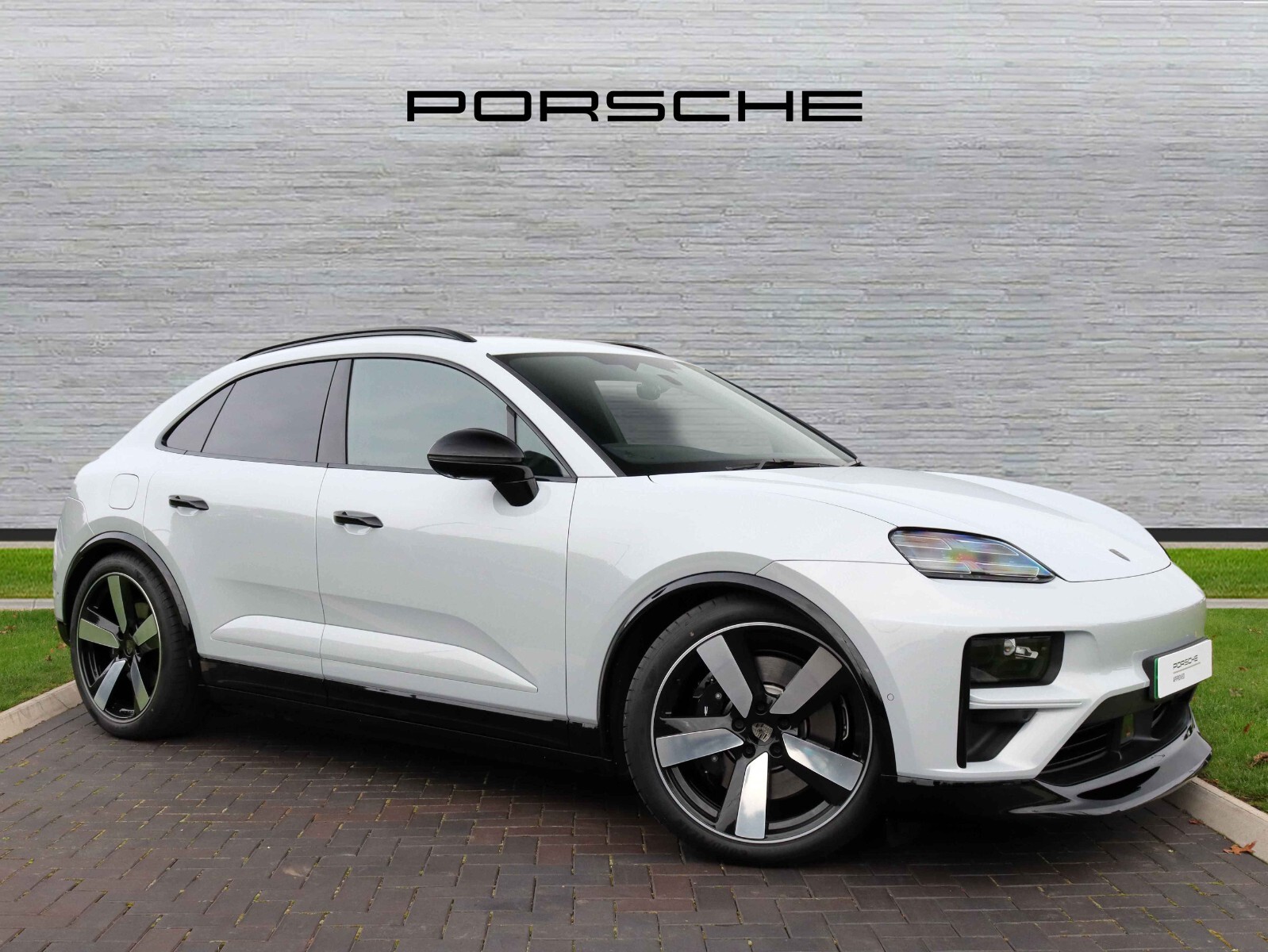 Main listing image - Porsche Macan