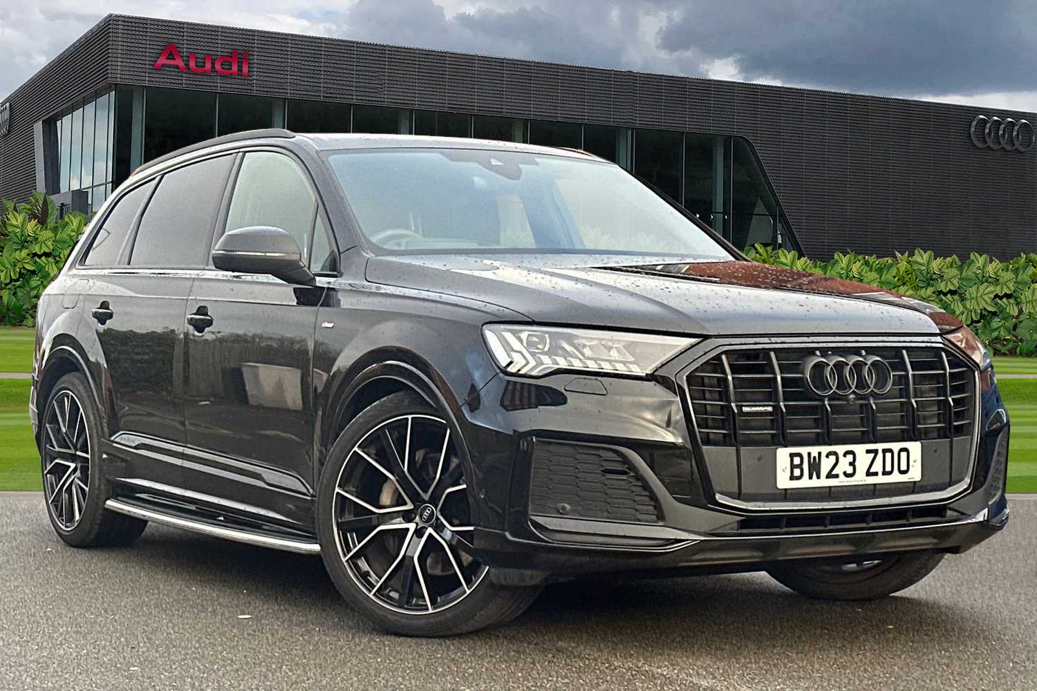 Main listing image - Audi Q7