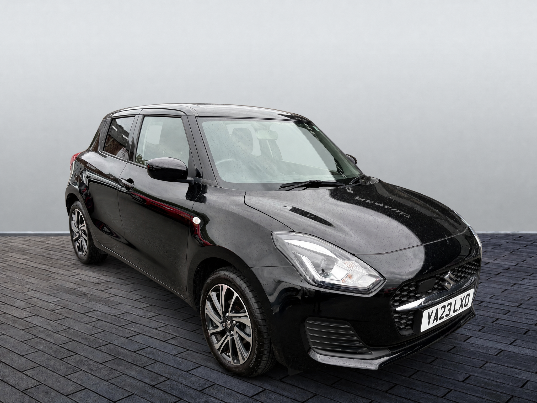 Main listing image - Suzuki Swift