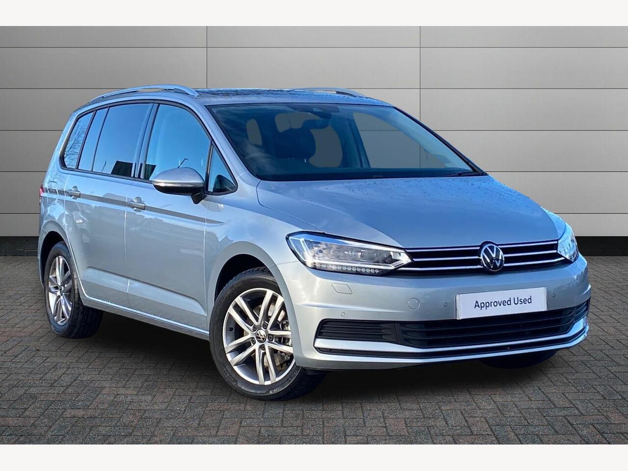 Main listing image - Volkswagen Touran