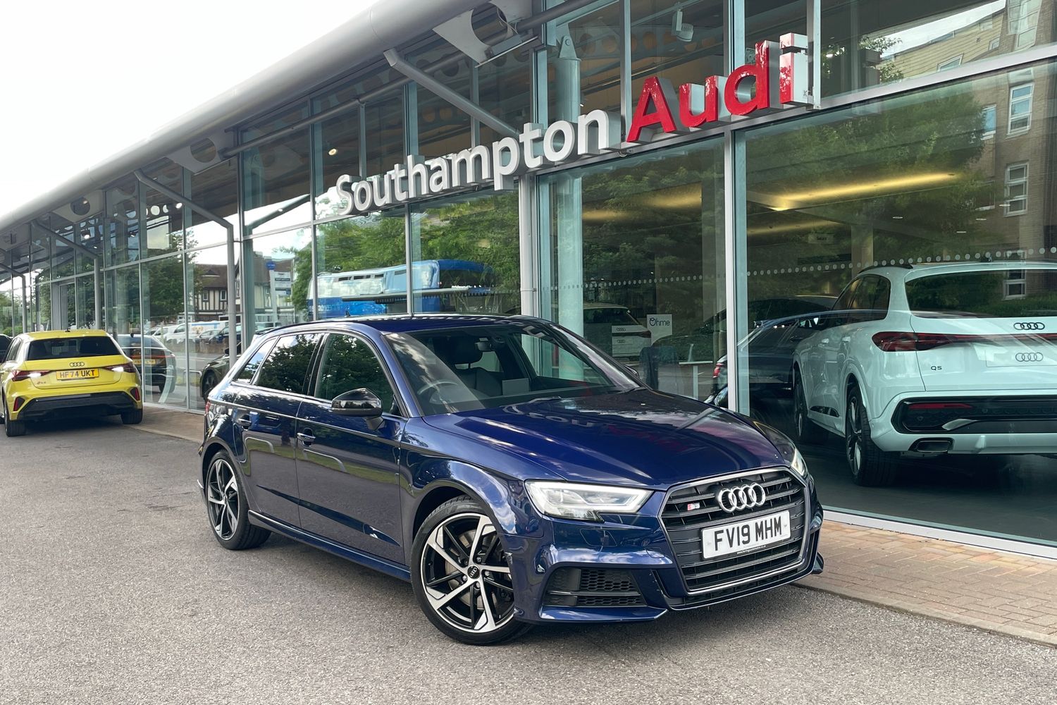Main listing image - Audi S3
