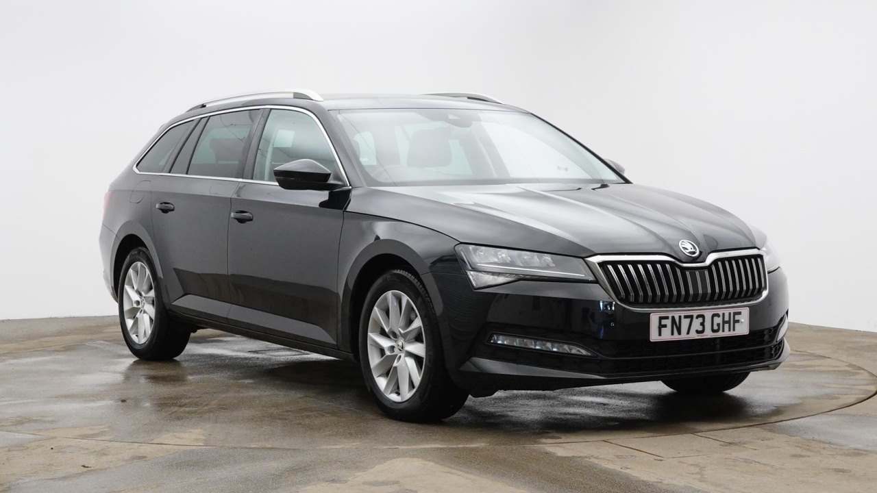 Main listing image - Skoda Superb Estate