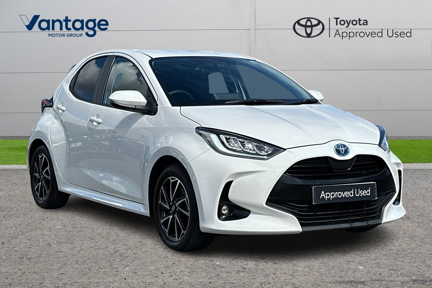 Main listing image - Toyota Yaris