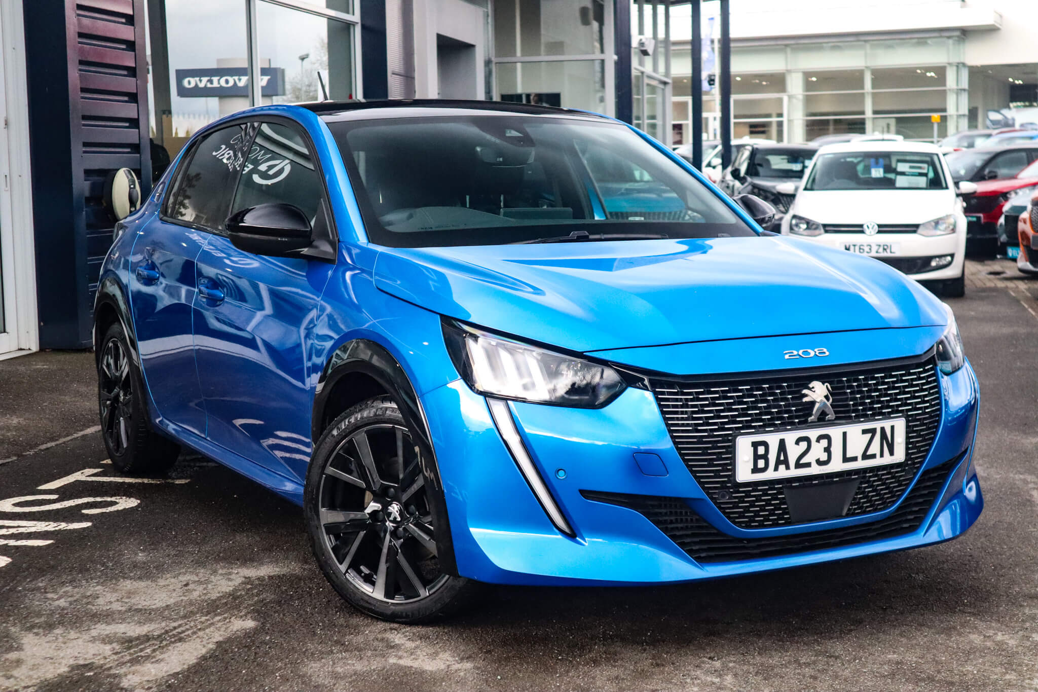 Main listing image - Peugeot 208