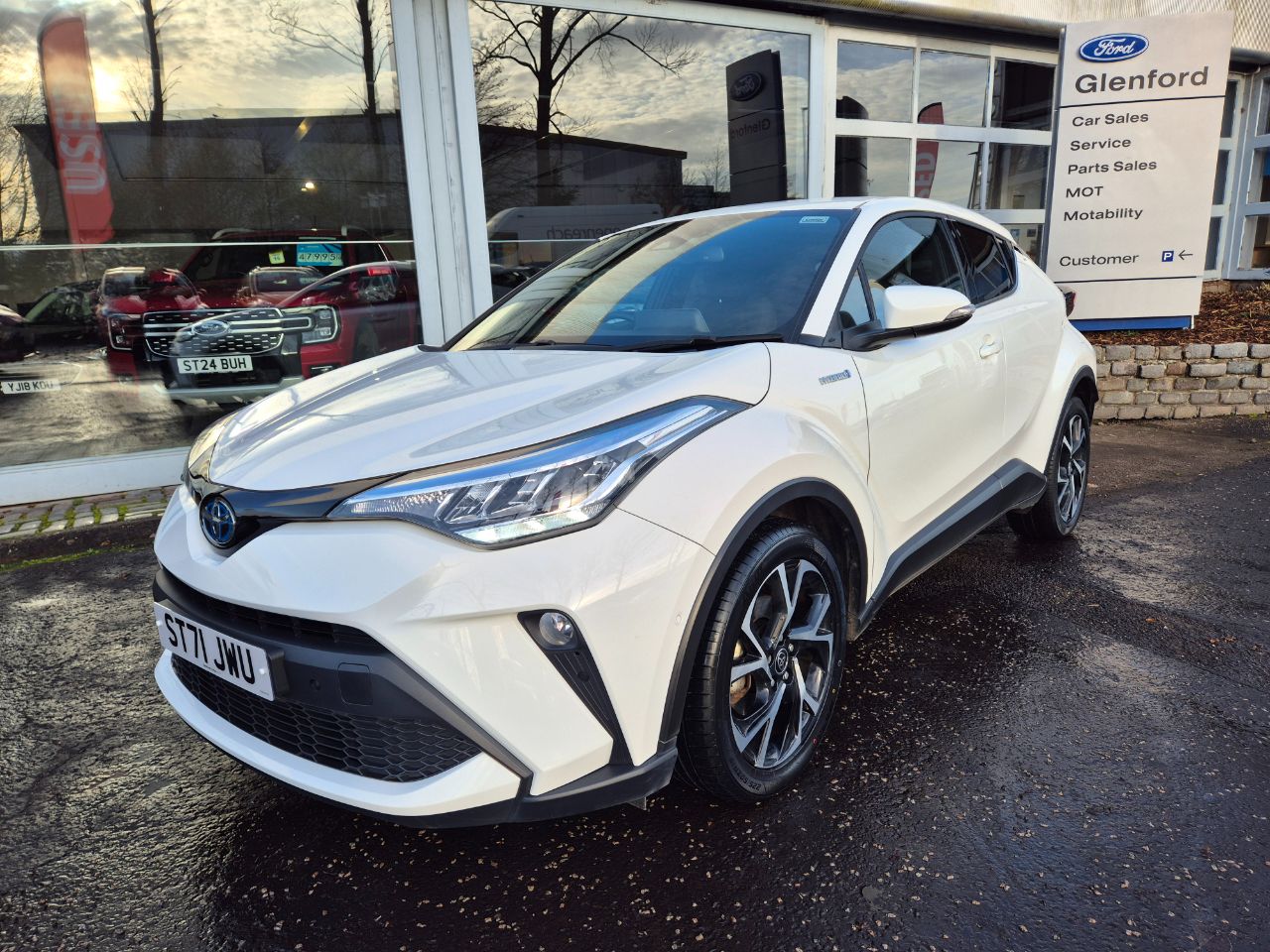 Main listing image - Toyota C-HR