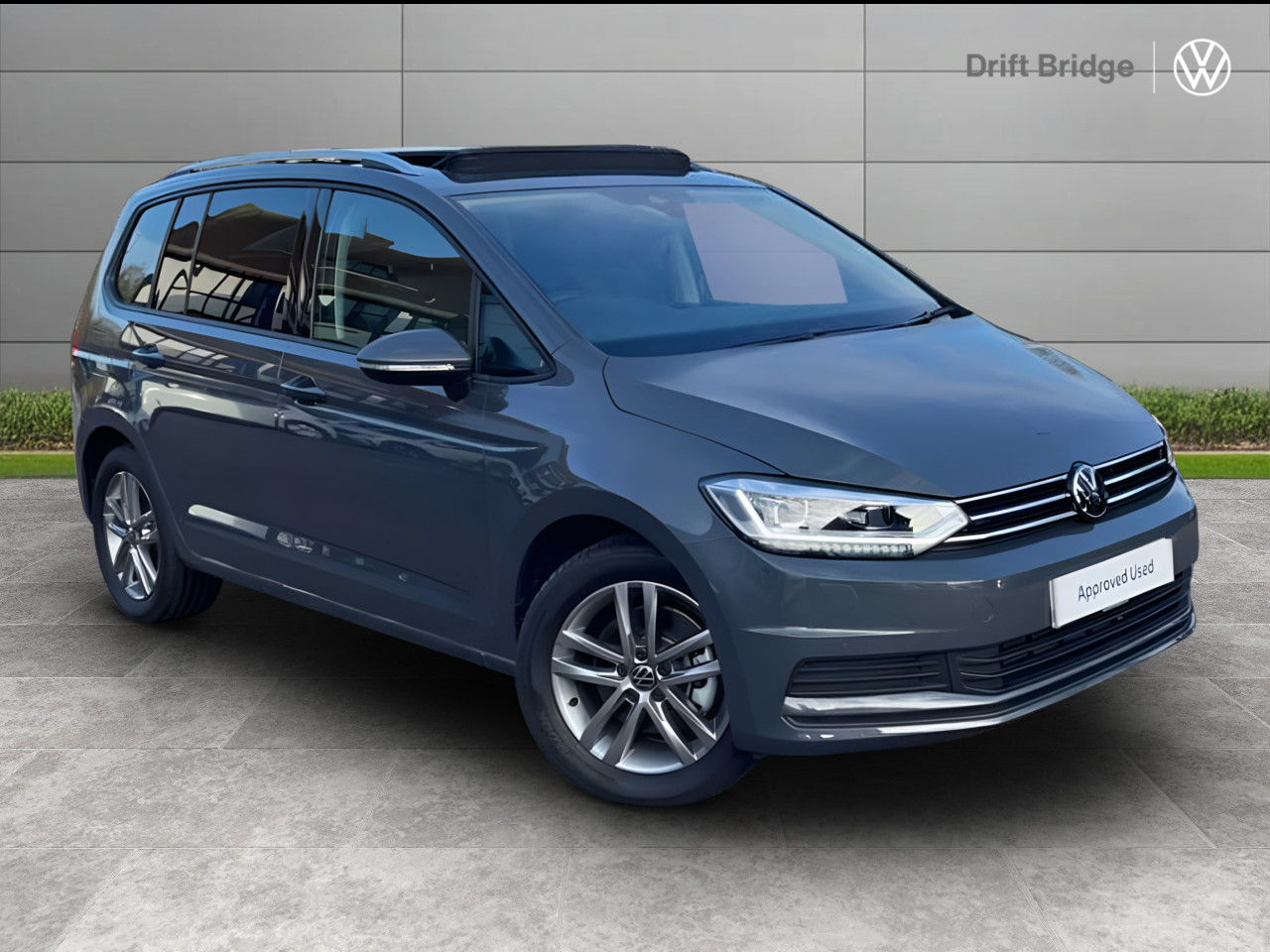Main listing image - Volkswagen Touran