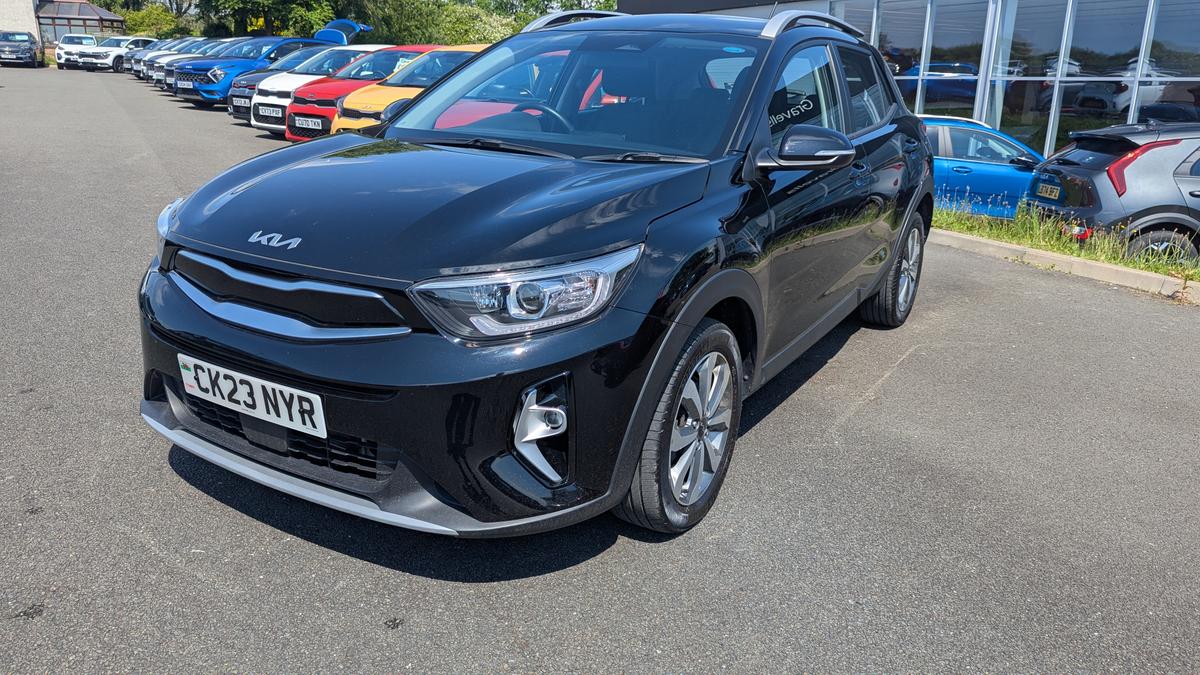 Main listing image - Kia Stonic