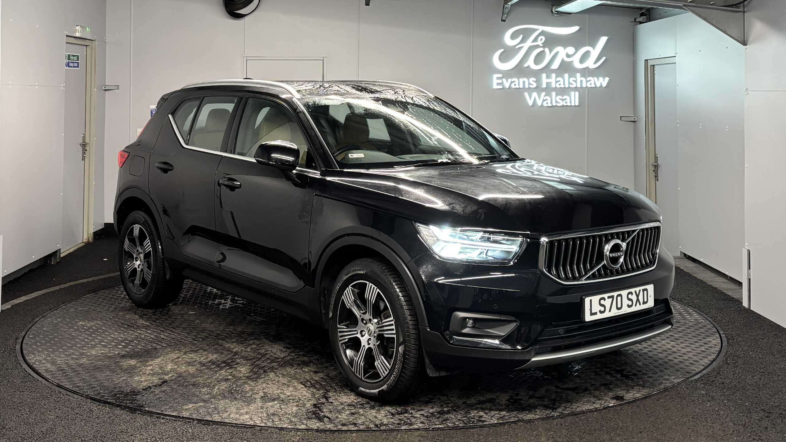 Main listing image - Volvo XC40