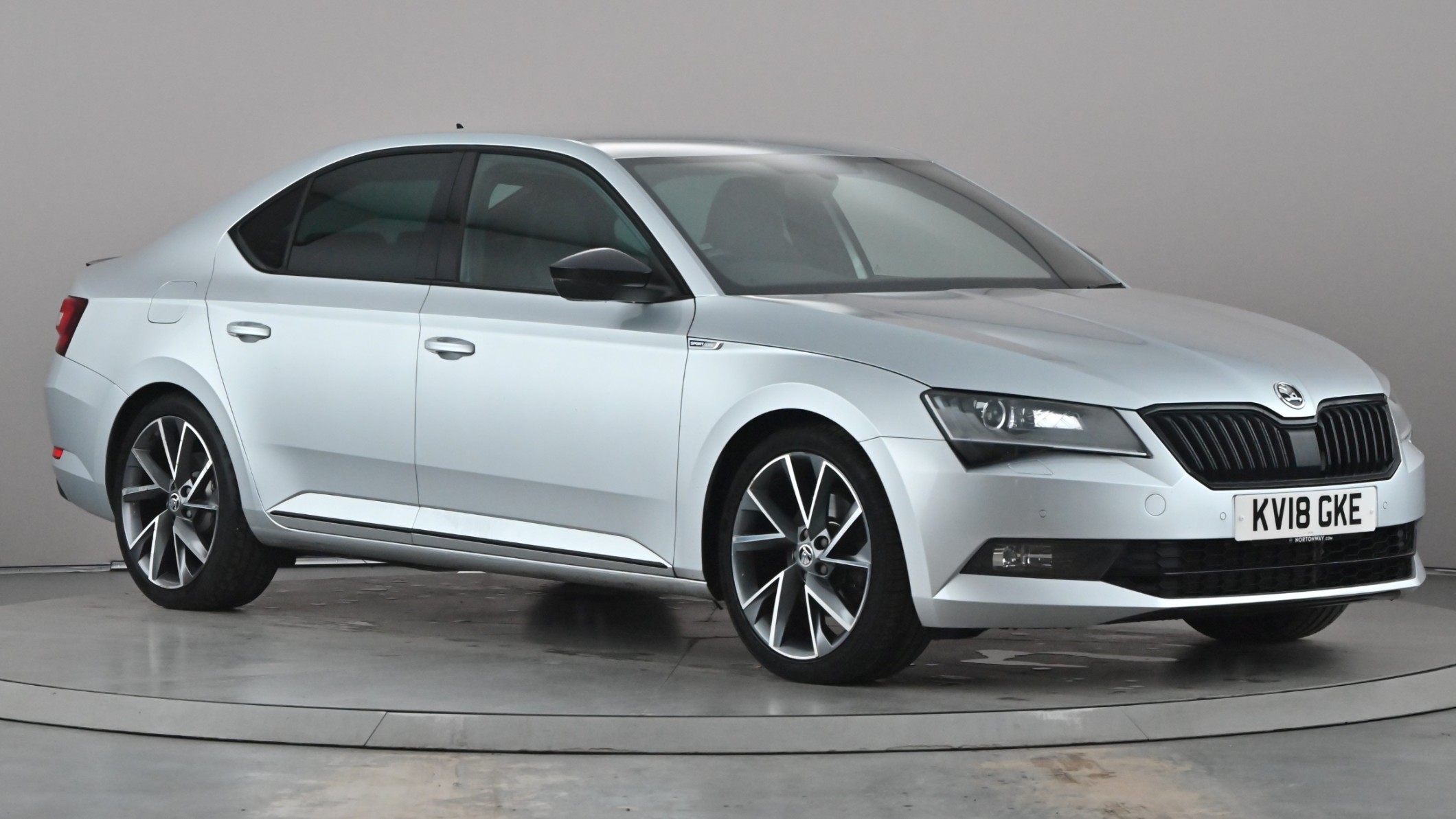 Main listing image - Skoda Superb