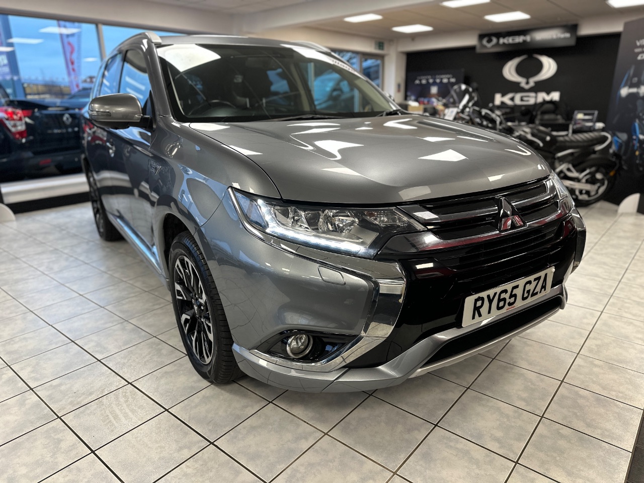 Main listing image - Mitsubishi Outlander