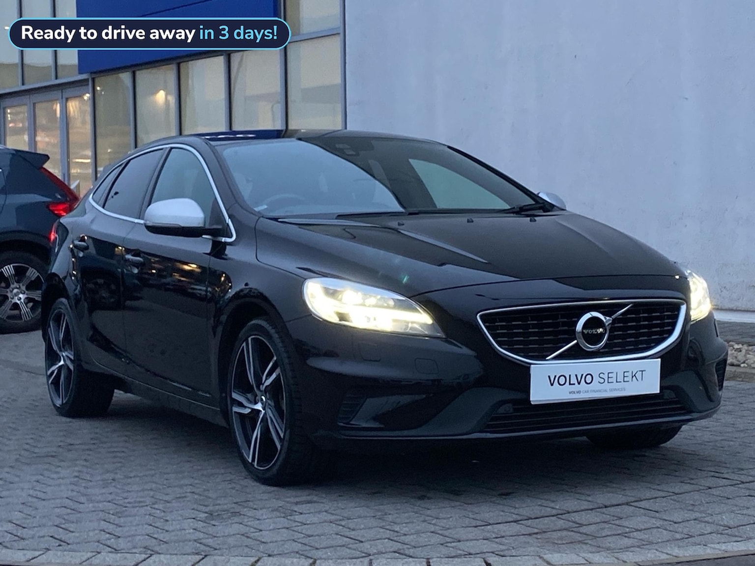 Main listing image - Volvo V40