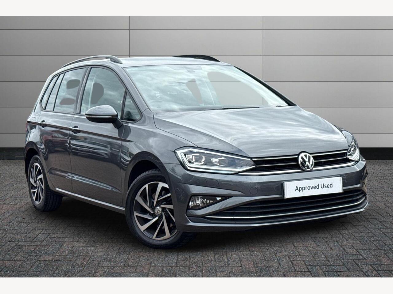 Main listing image - Volkswagen Golf SV