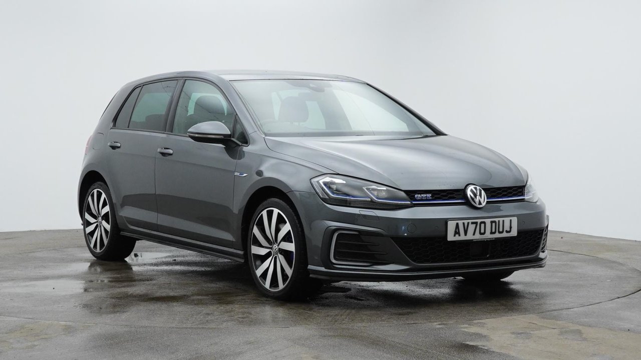 Main listing image - Volkswagen Golf GTE