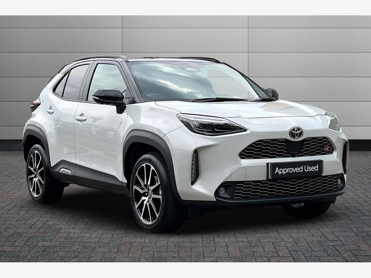 Main listing image - Toyota Yaris Cross