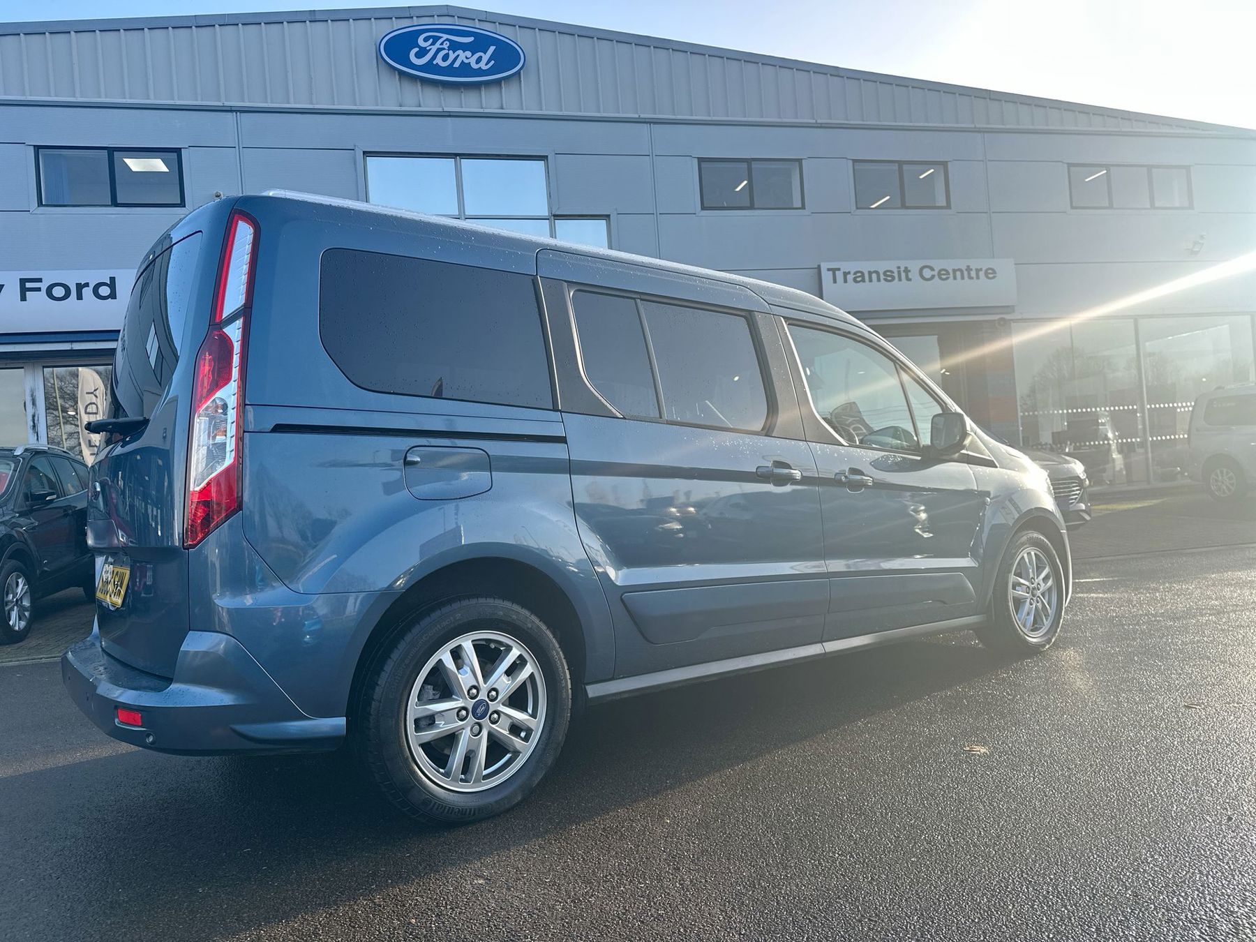 Main listing image - Ford Grand Tourneo Connect