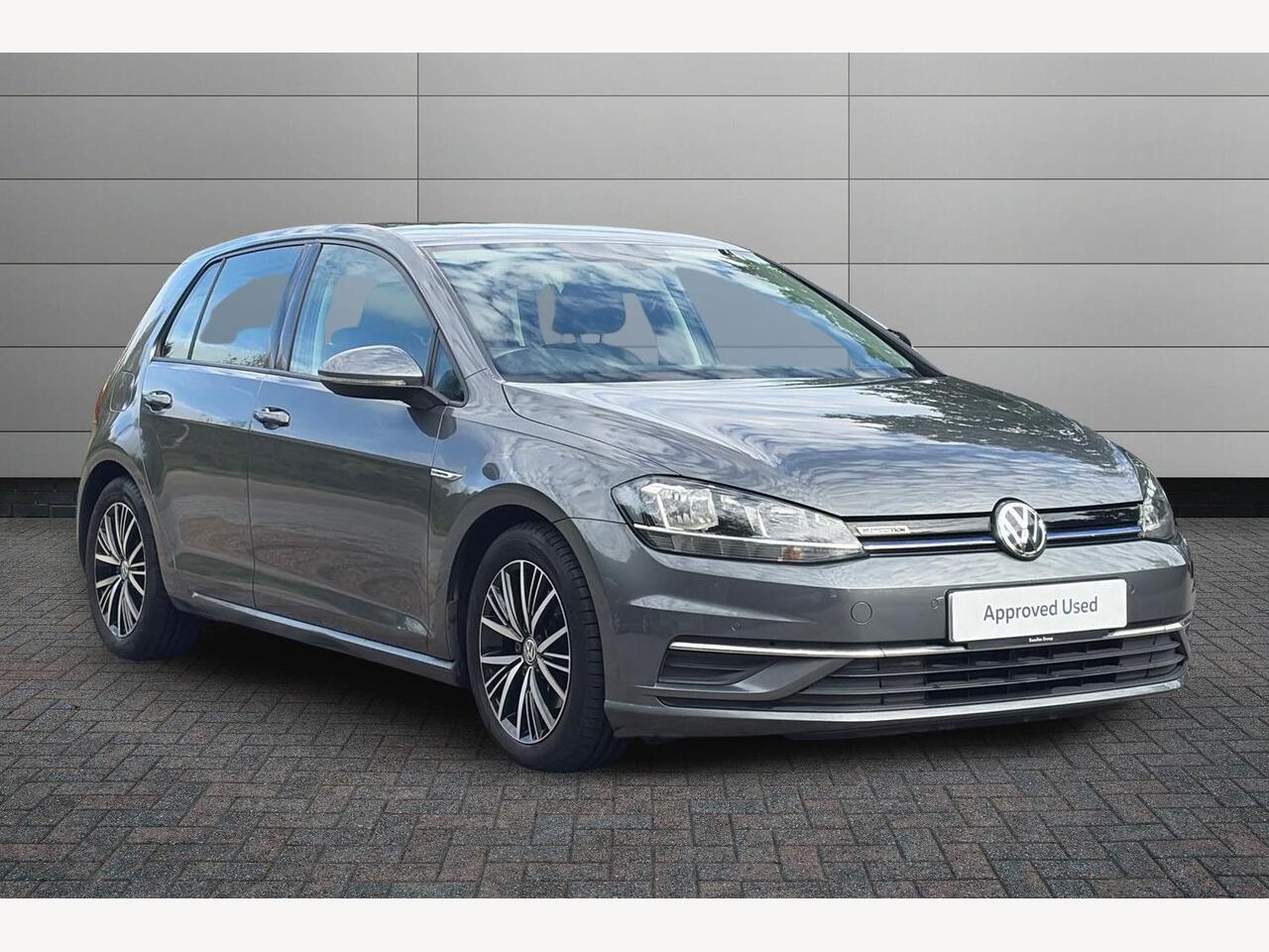 Main listing image - Volkswagen Golf
