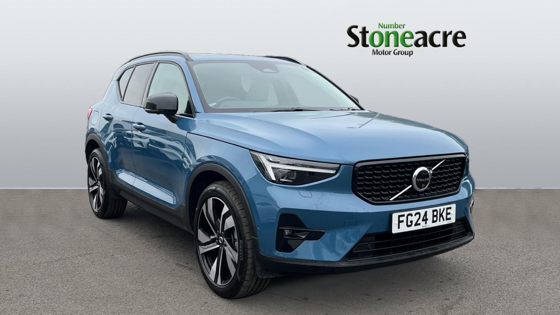 Main listing image - Volvo XC40