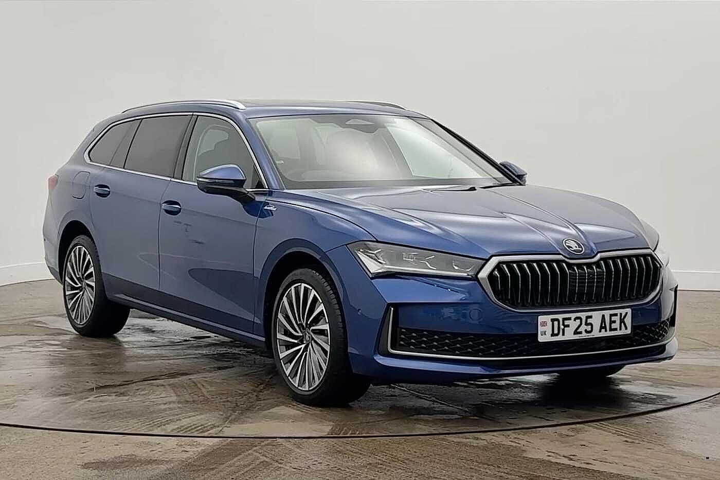 Main listing image - Skoda Superb Estate