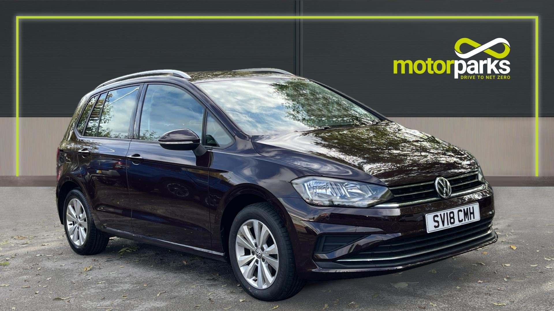 Main listing image - Volkswagen Golf SV