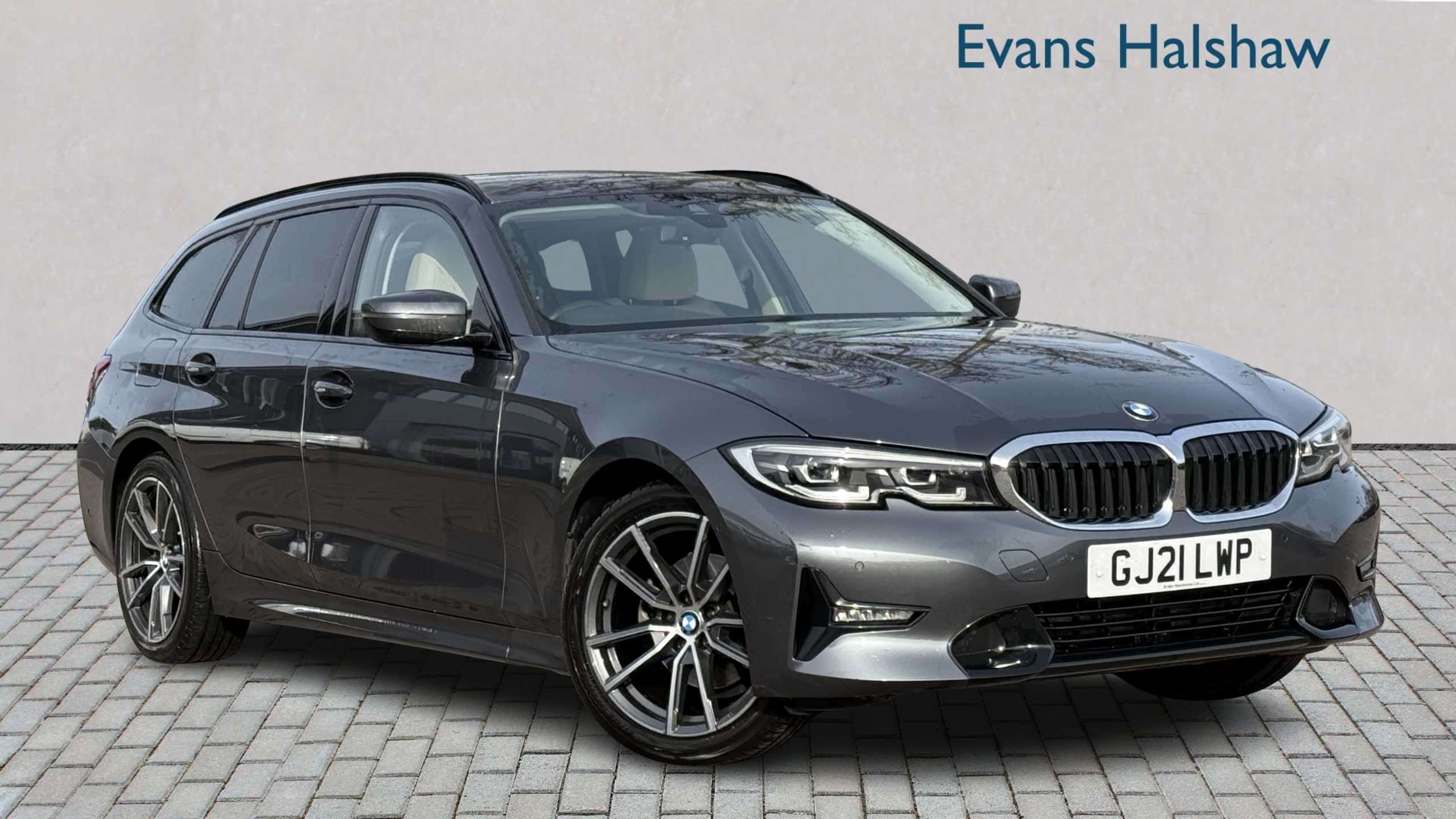 Main listing image - BMW 3 Series Touring