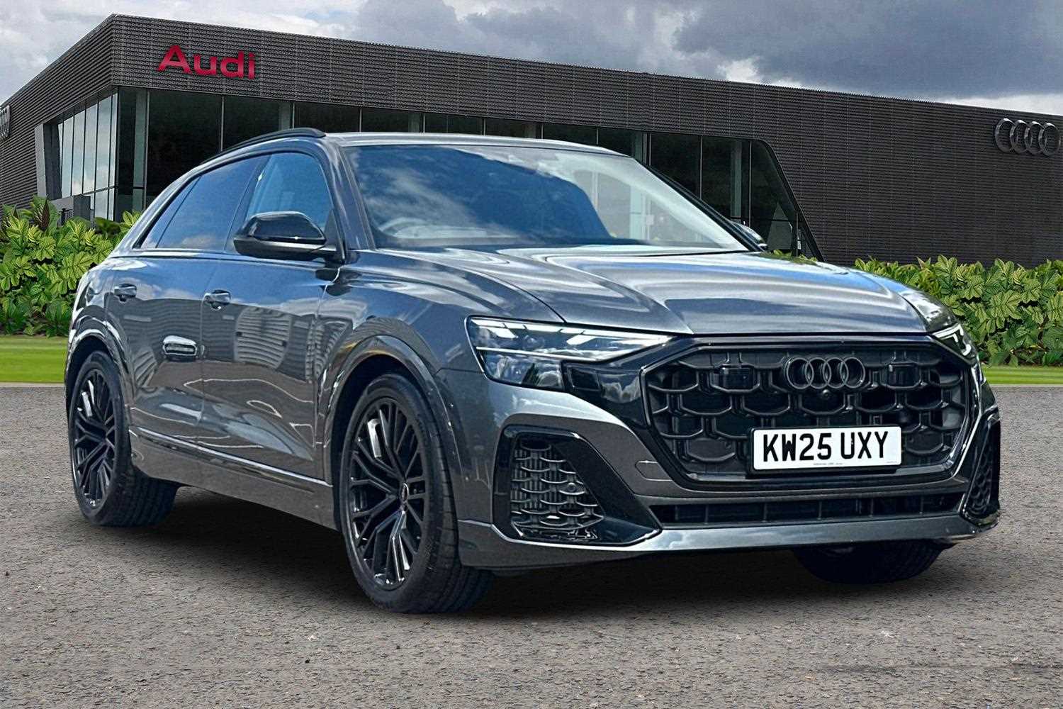 Main listing image - Audi Q7