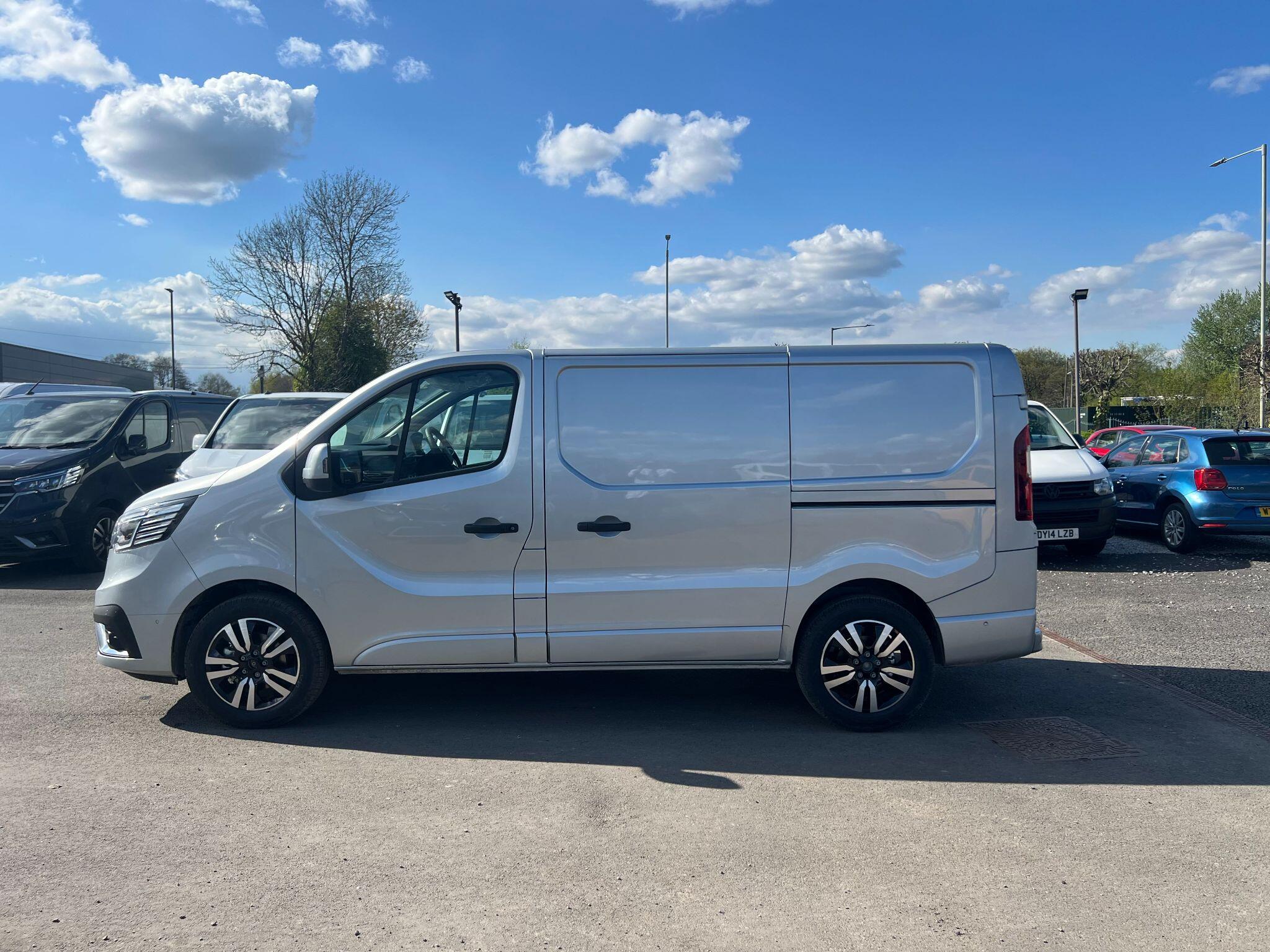Main listing image - Renault Trafic