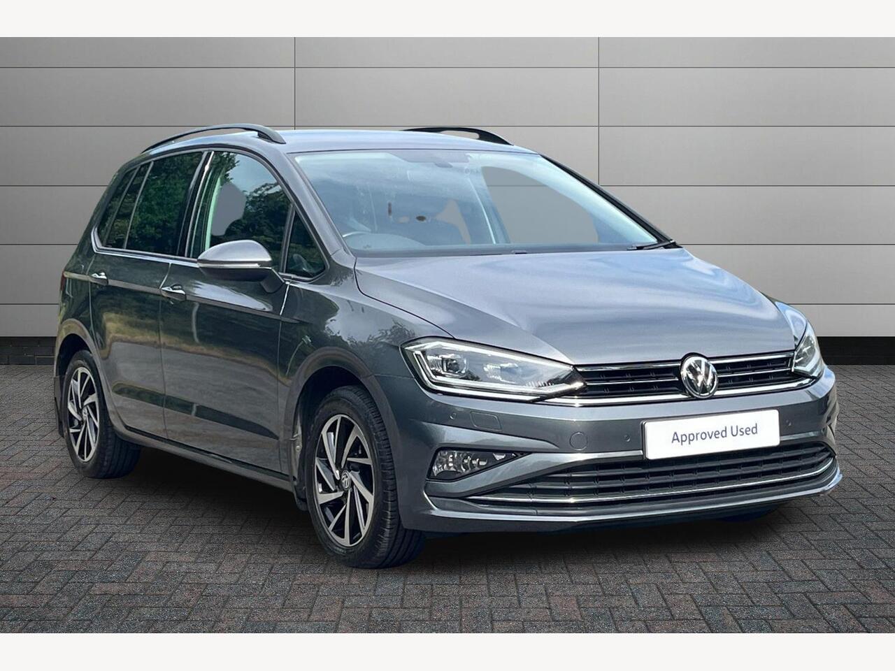 Main listing image - Volkswagen Golf SV