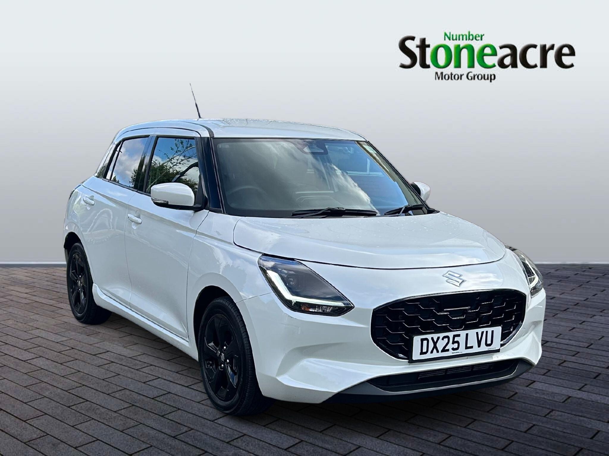 Main listing image - Suzuki Swift