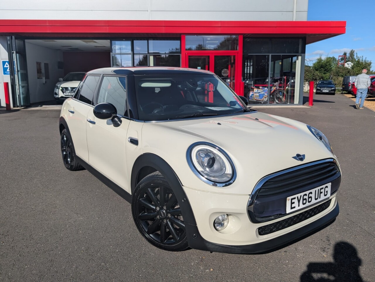 Main listing image - MINI Hatchback 5dr