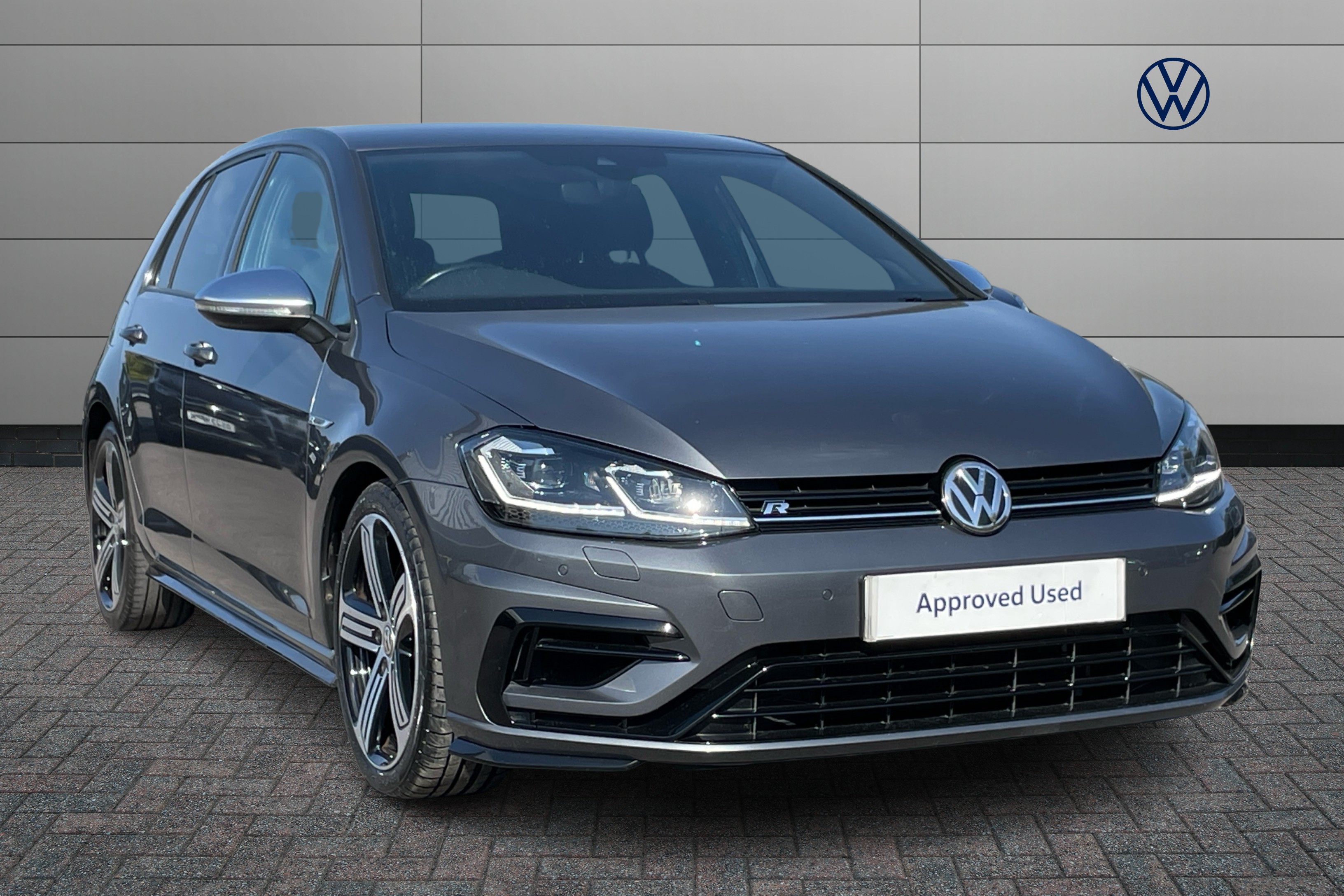 Main listing image - Volkswagen Golf