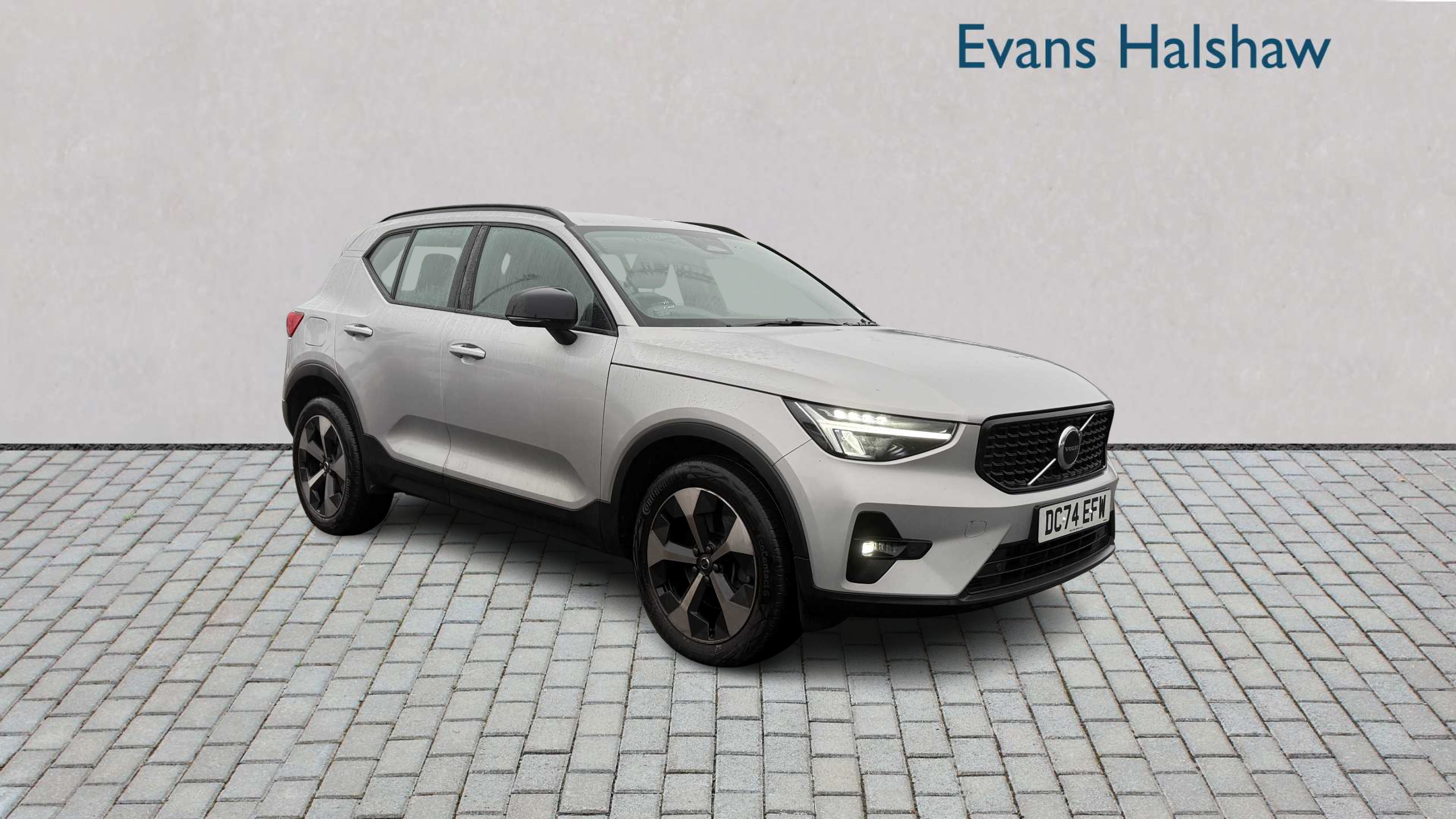 Main listing image - Volvo XC40
