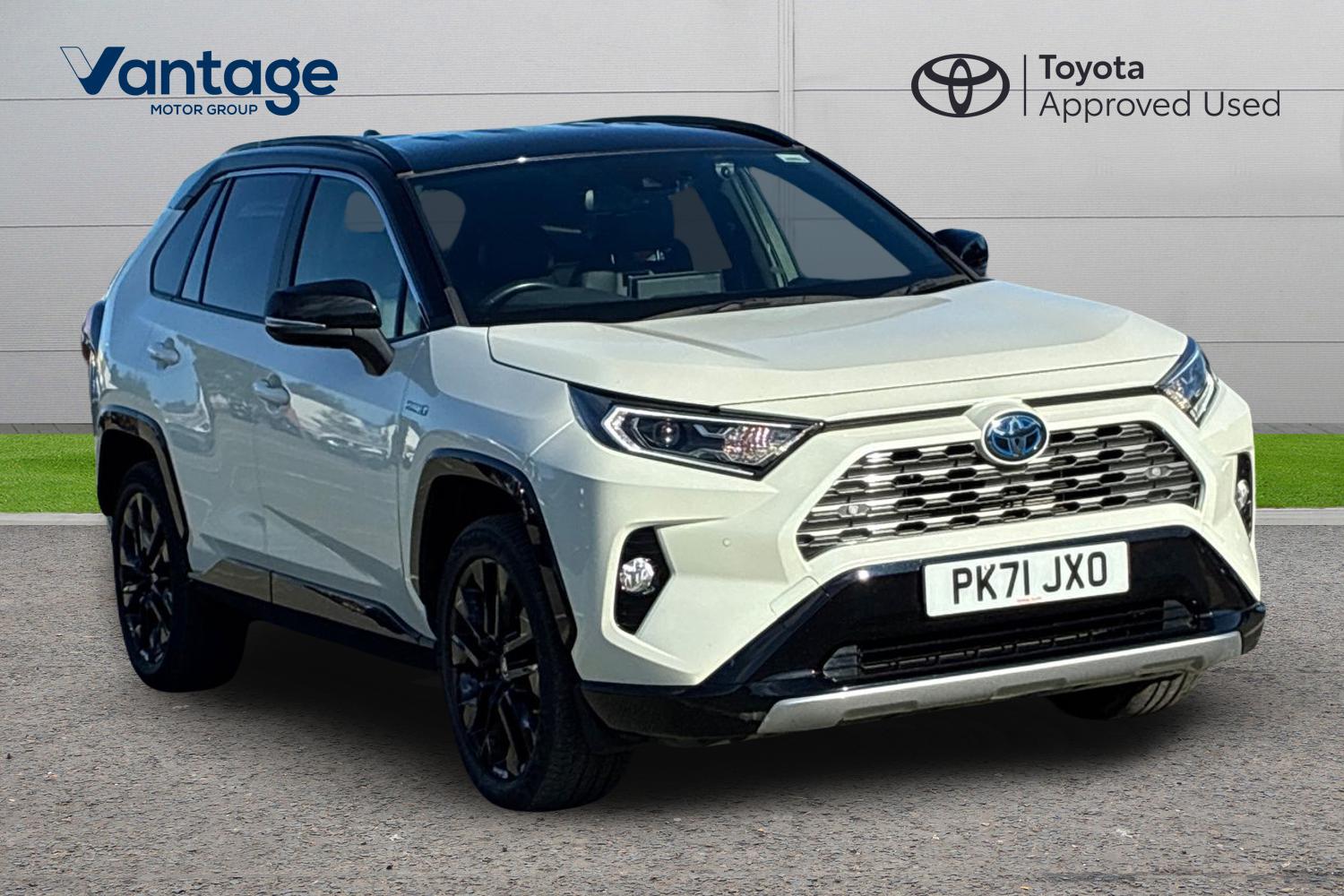 Main listing image - Toyota RAV4