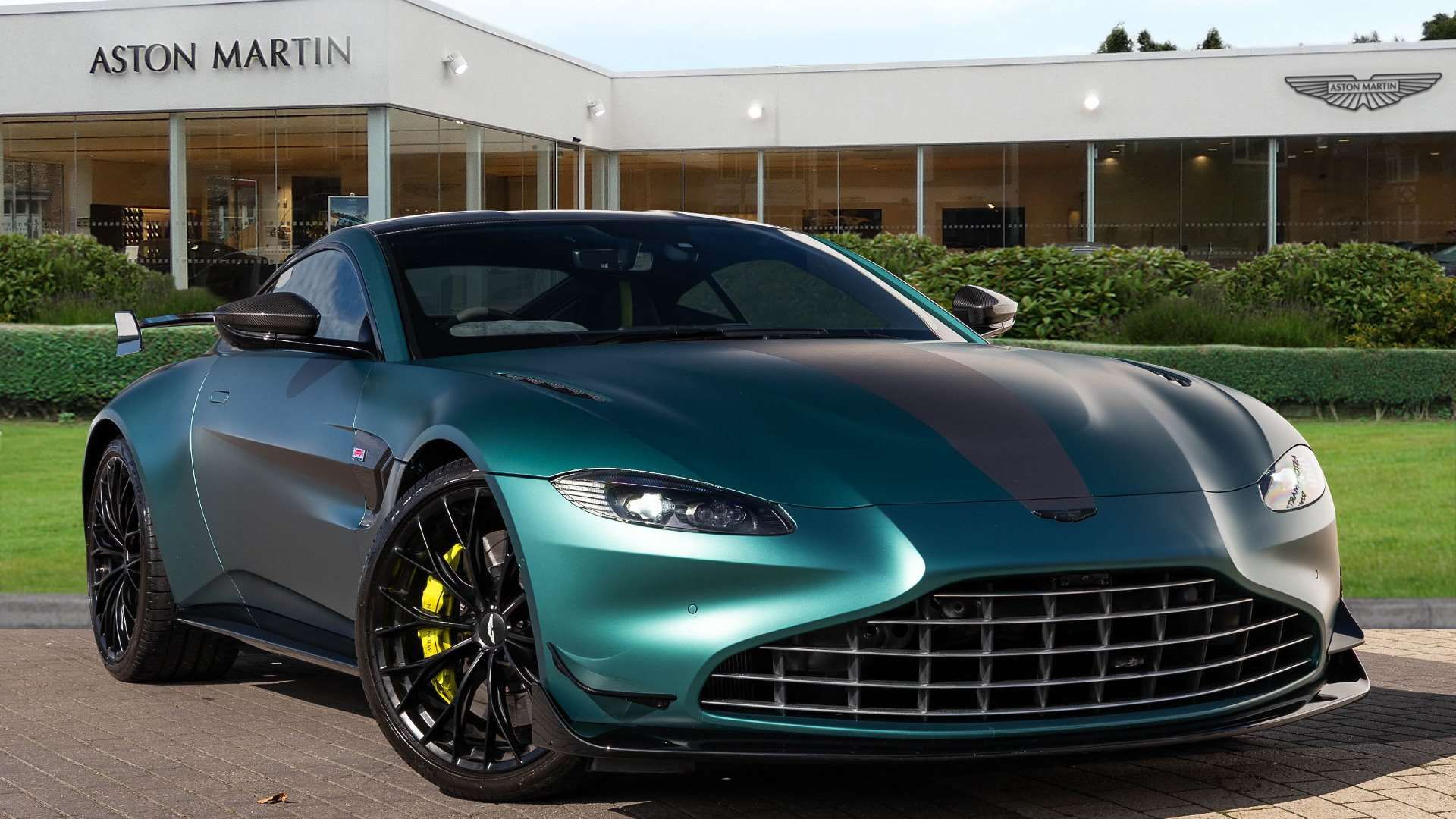 Main listing image - Aston Martin Vantage