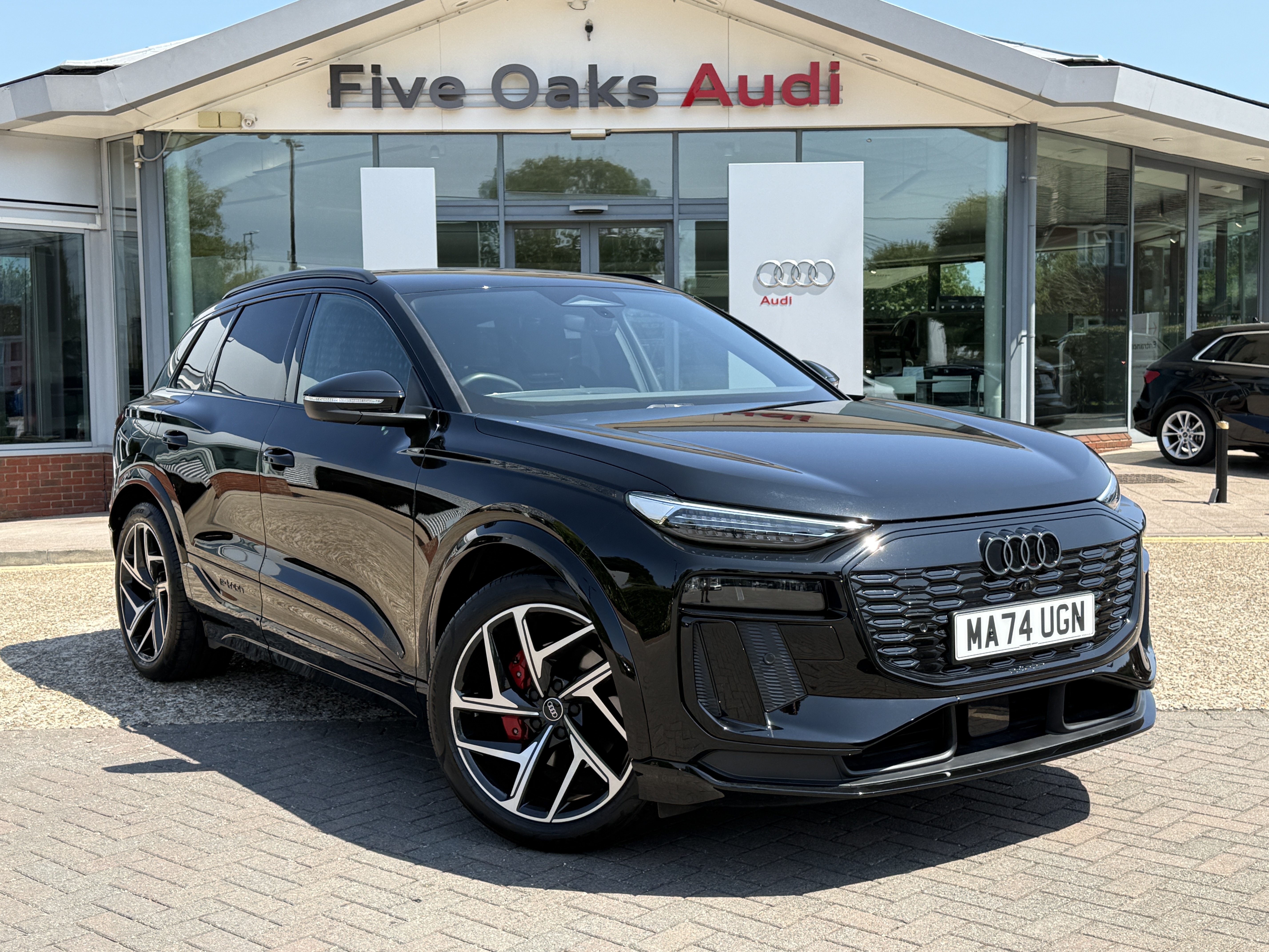 Main listing image - Audi Q6