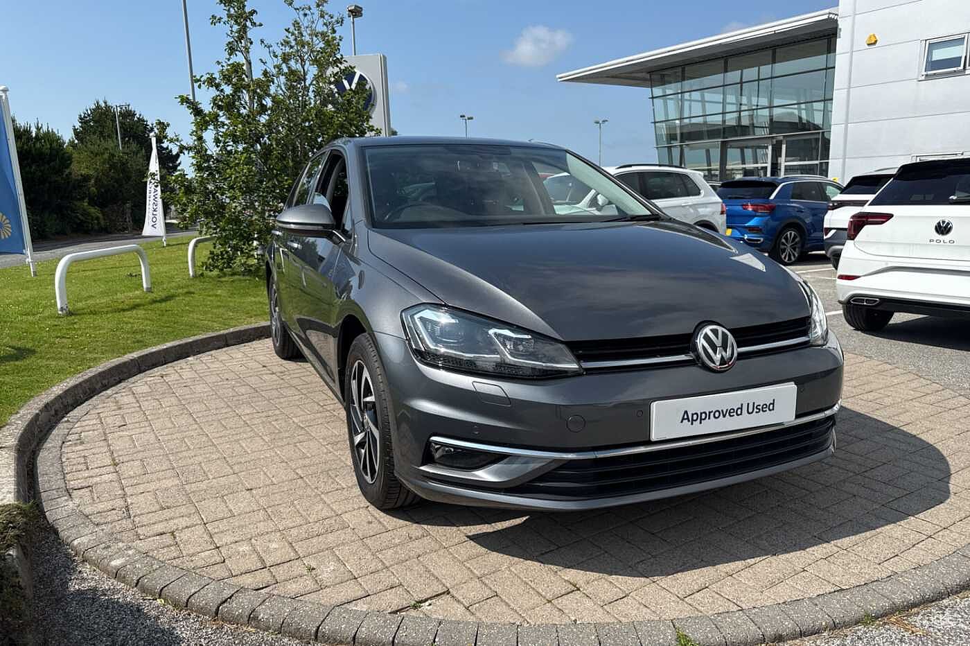 Main listing image - Volkswagen Golf