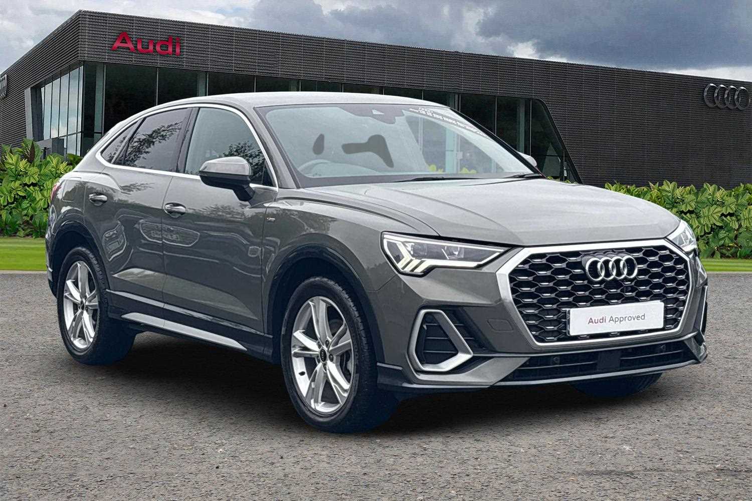 Main listing image - Audi Q3