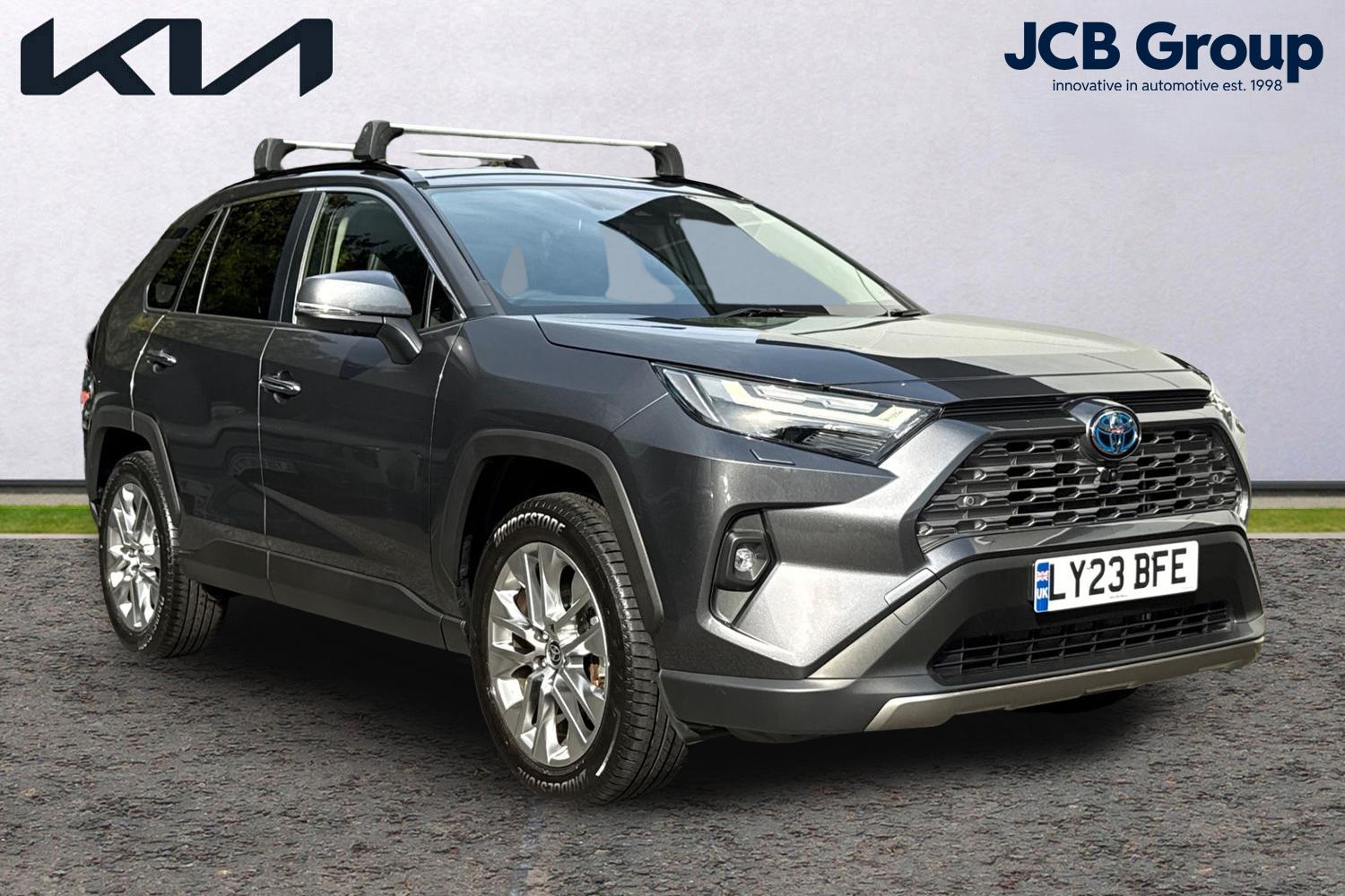 Main listing image - Toyota RAV4